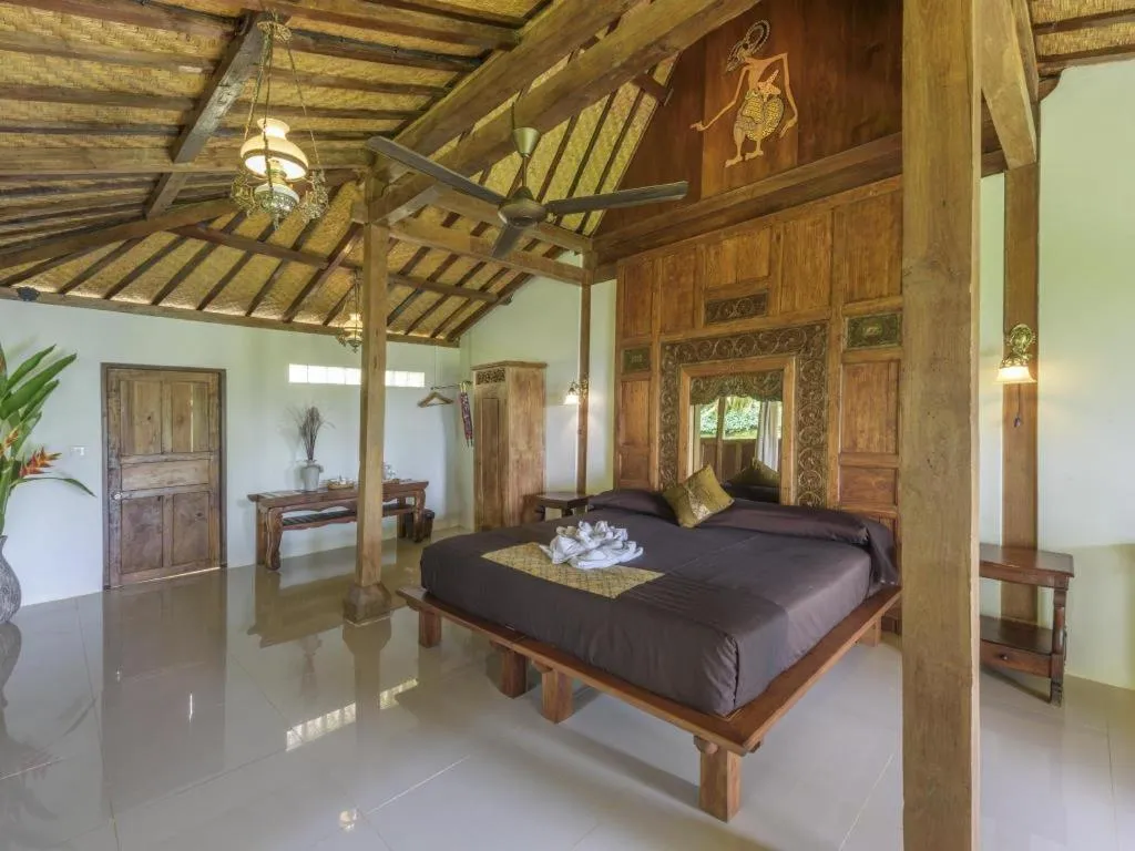Bed in Bali Mountain Retreat