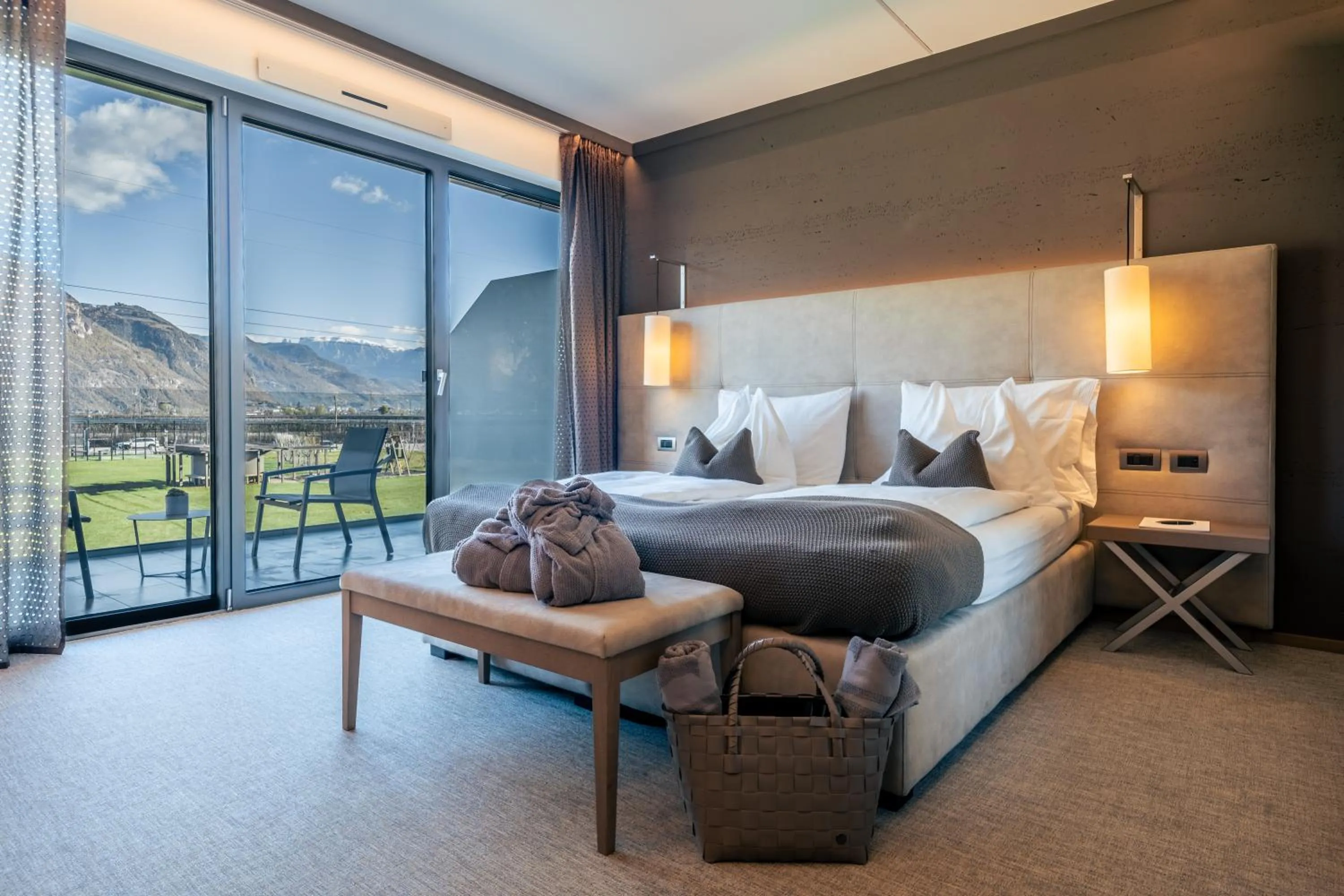 Bed in The Lodge Sporthotel - Golfclub Eppan