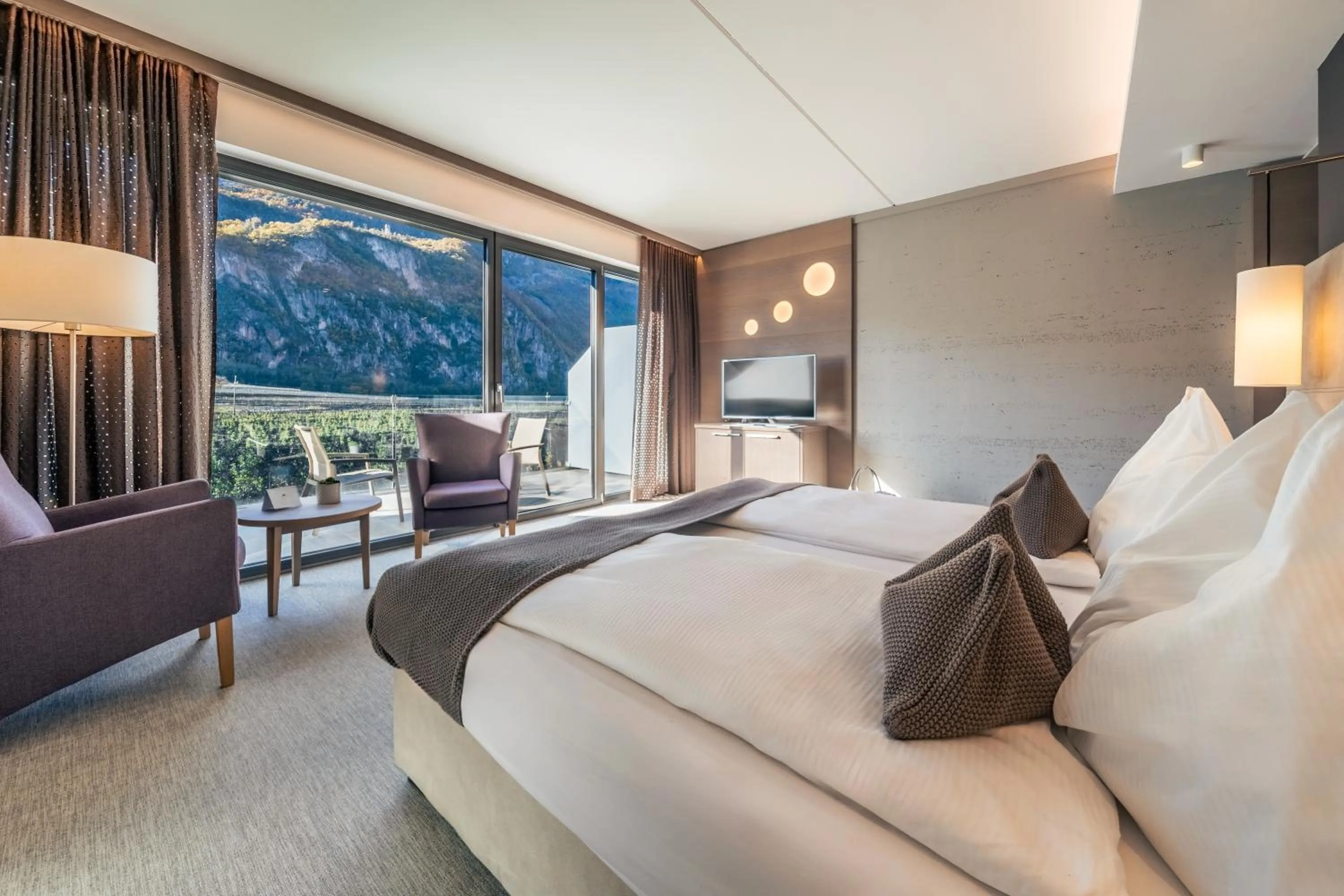 Bed in The Lodge Sporthotel - Golfclub Eppan