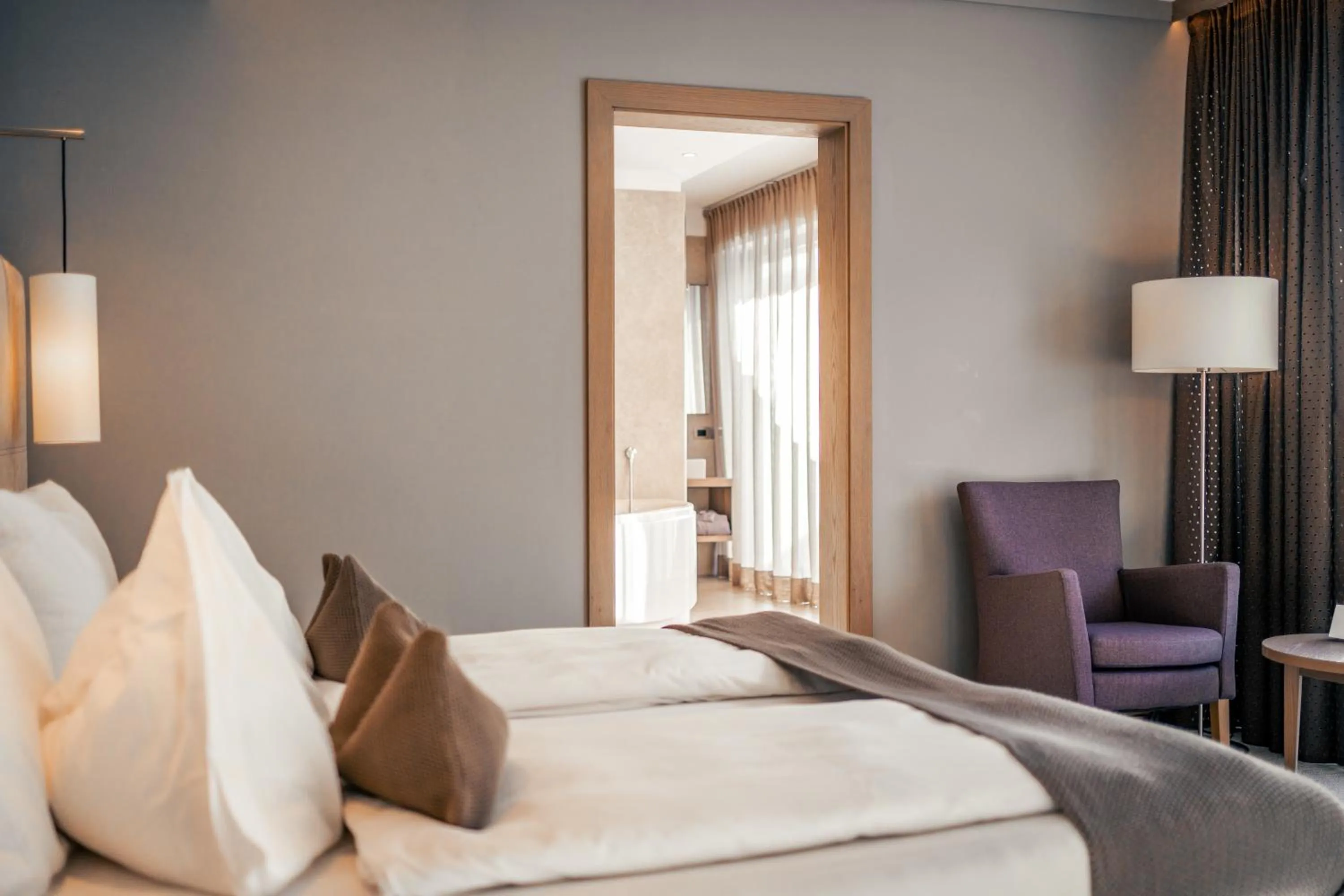 Bed in The Lodge Sporthotel - Golfclub Eppan