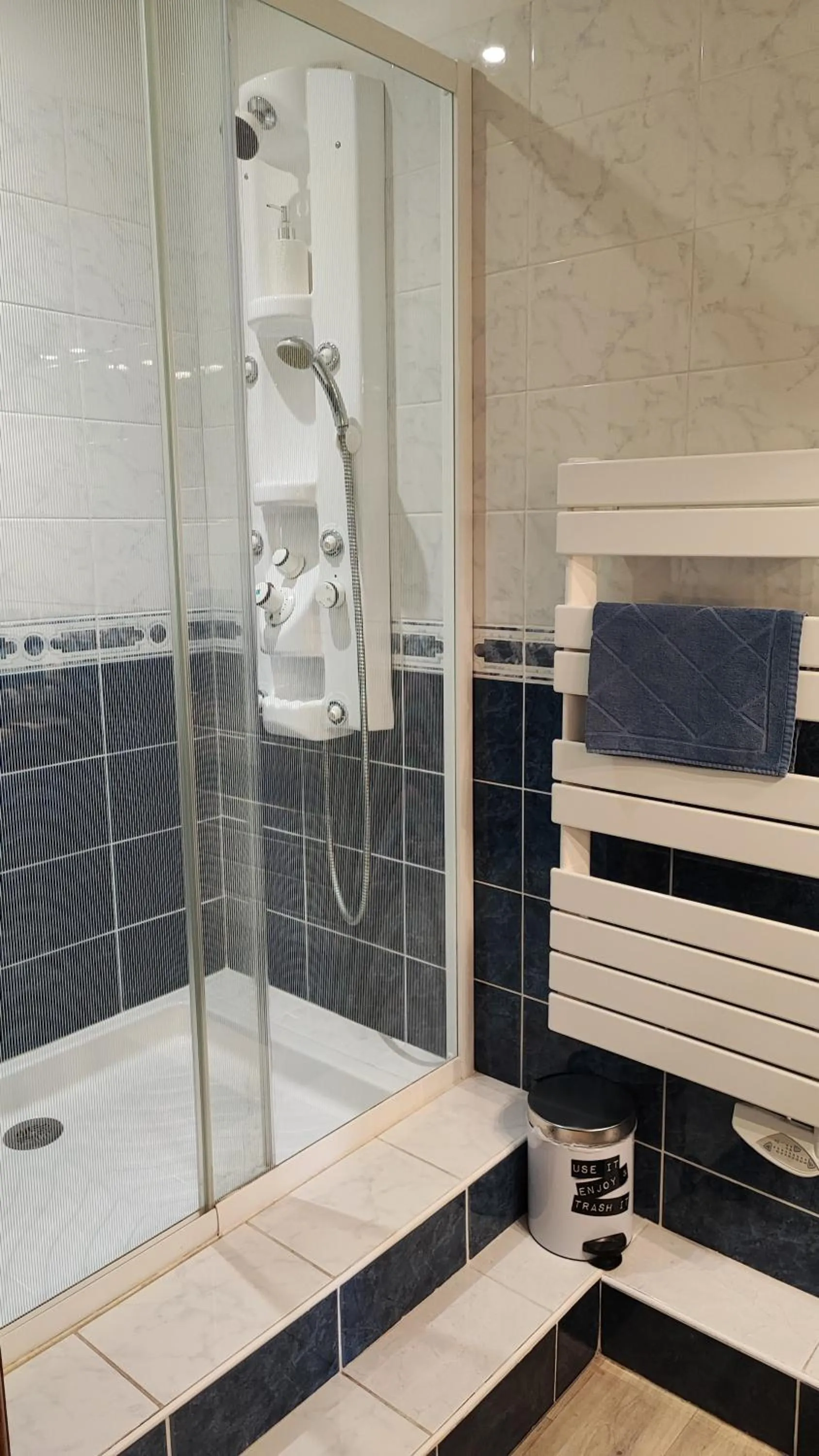 Shower in Au Clos Des Templiers