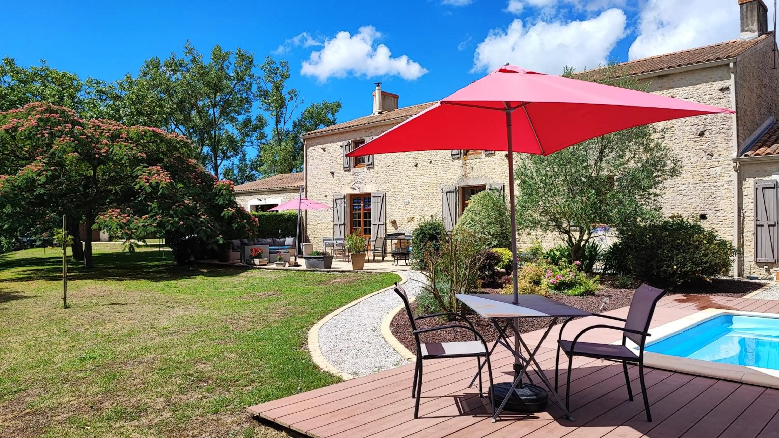 Patio in Au Clos Des Templiers
