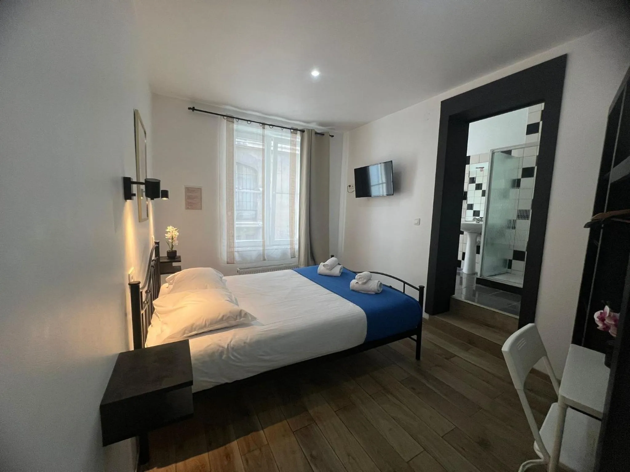 Bed in Hotel Le Grand Colombier