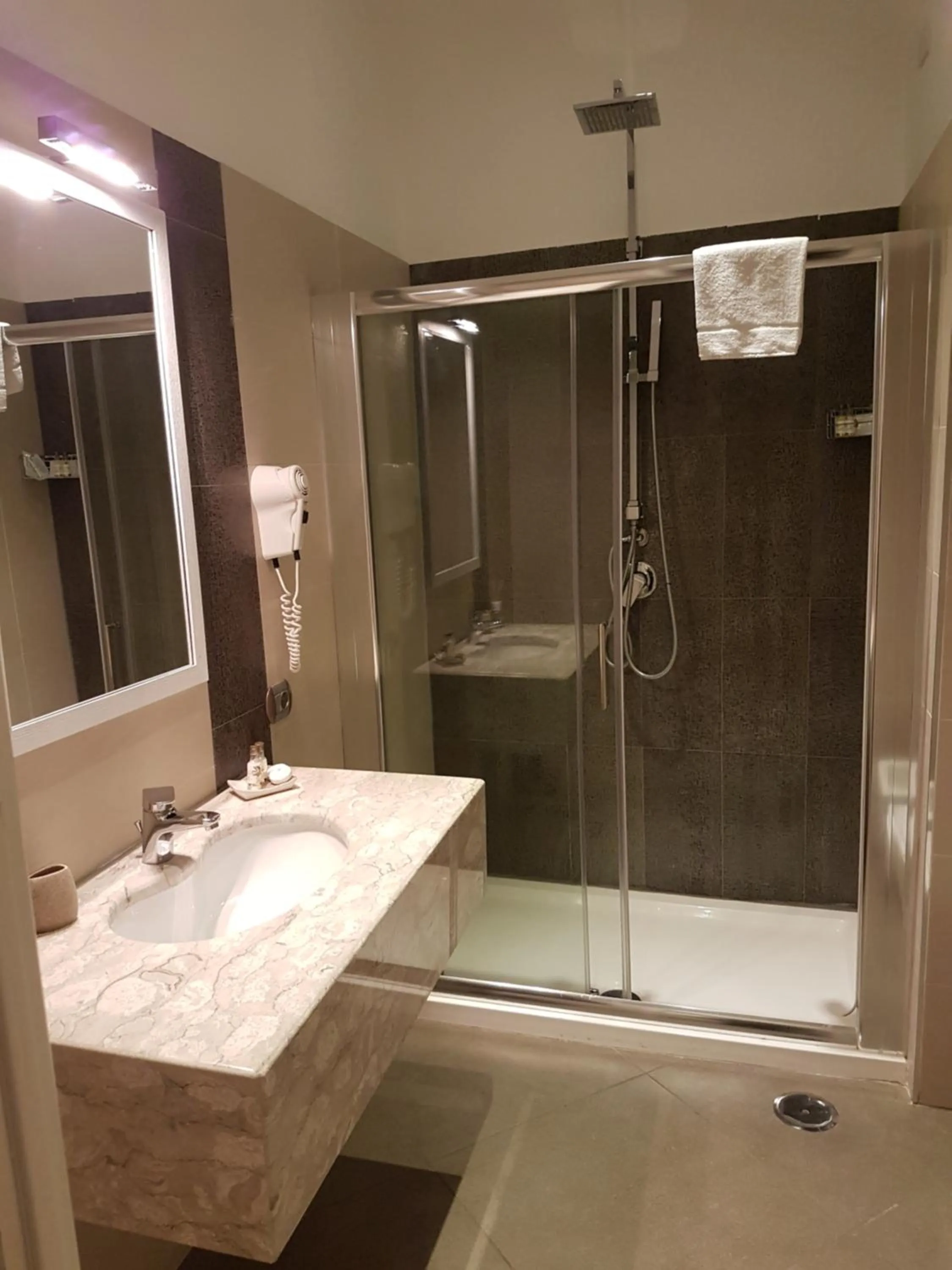 Shower in Casa Aristide