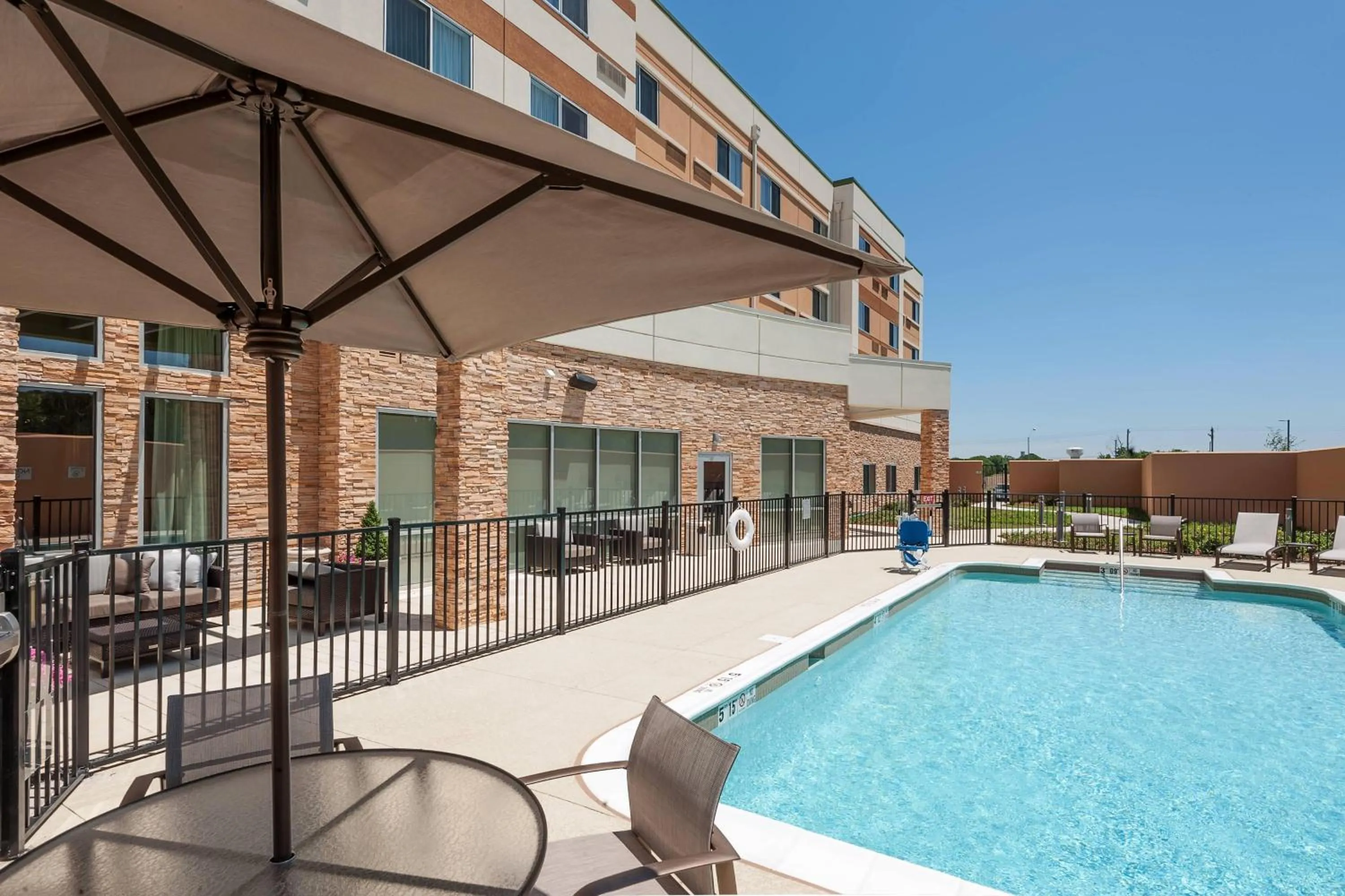 Swimming pool in Courtyard by Marriott Ardmore