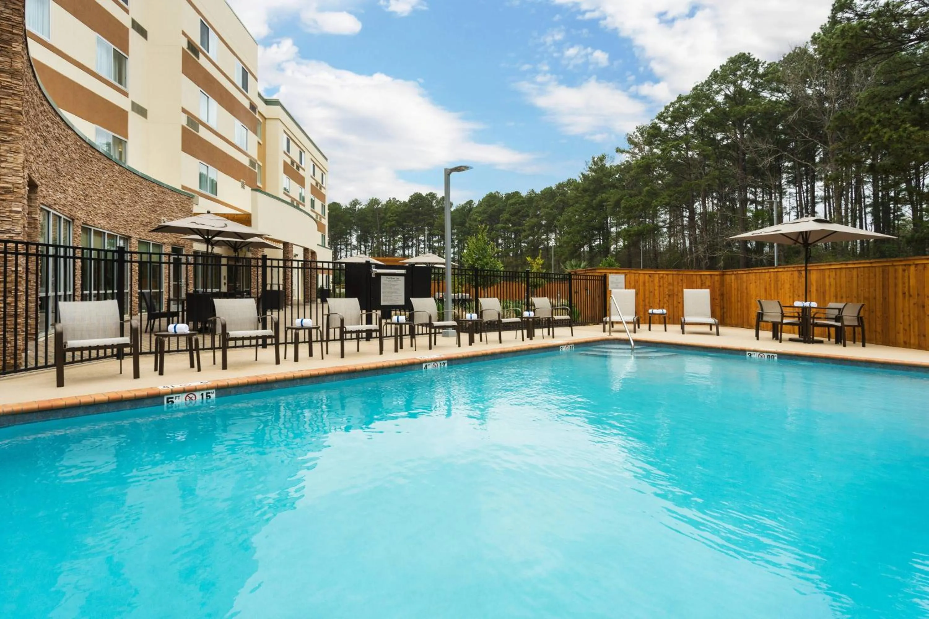 Swimming pool in Courtyard by Marriott Ruston