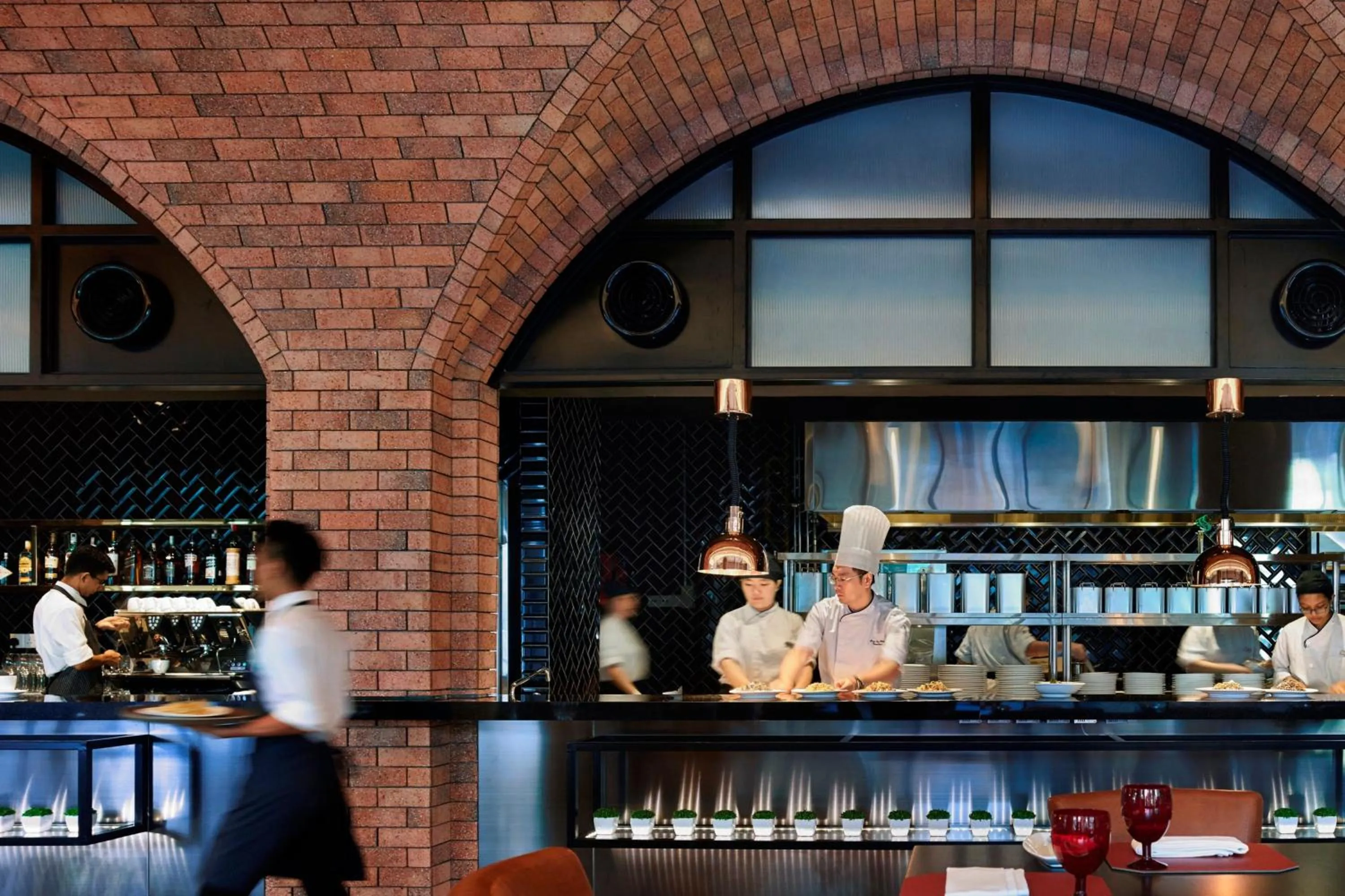 Restaurant/places to eat in Hotel Stripes Kuala Lumpur, Autograph Collection