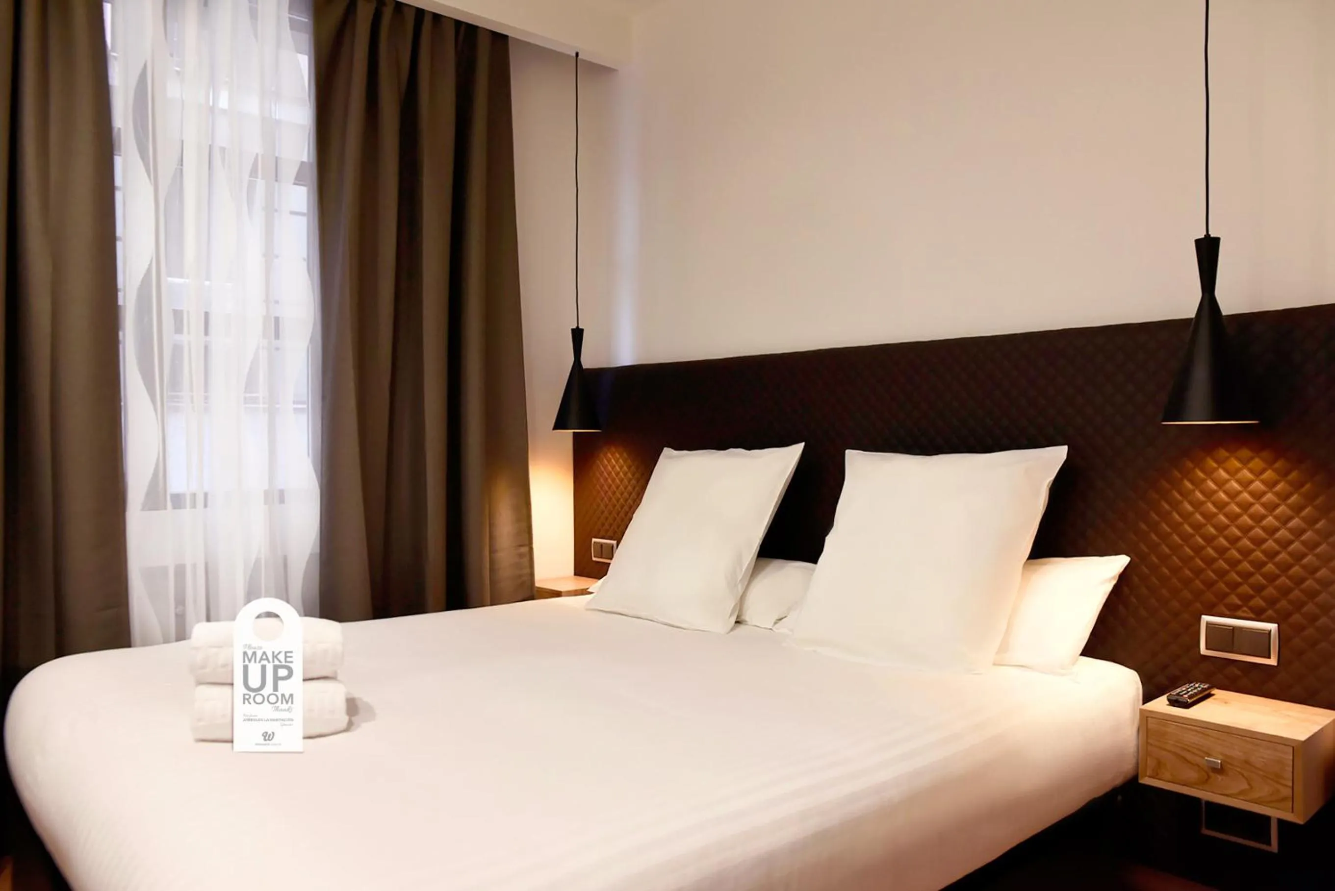 Bed in Woohoo Suites Madrid