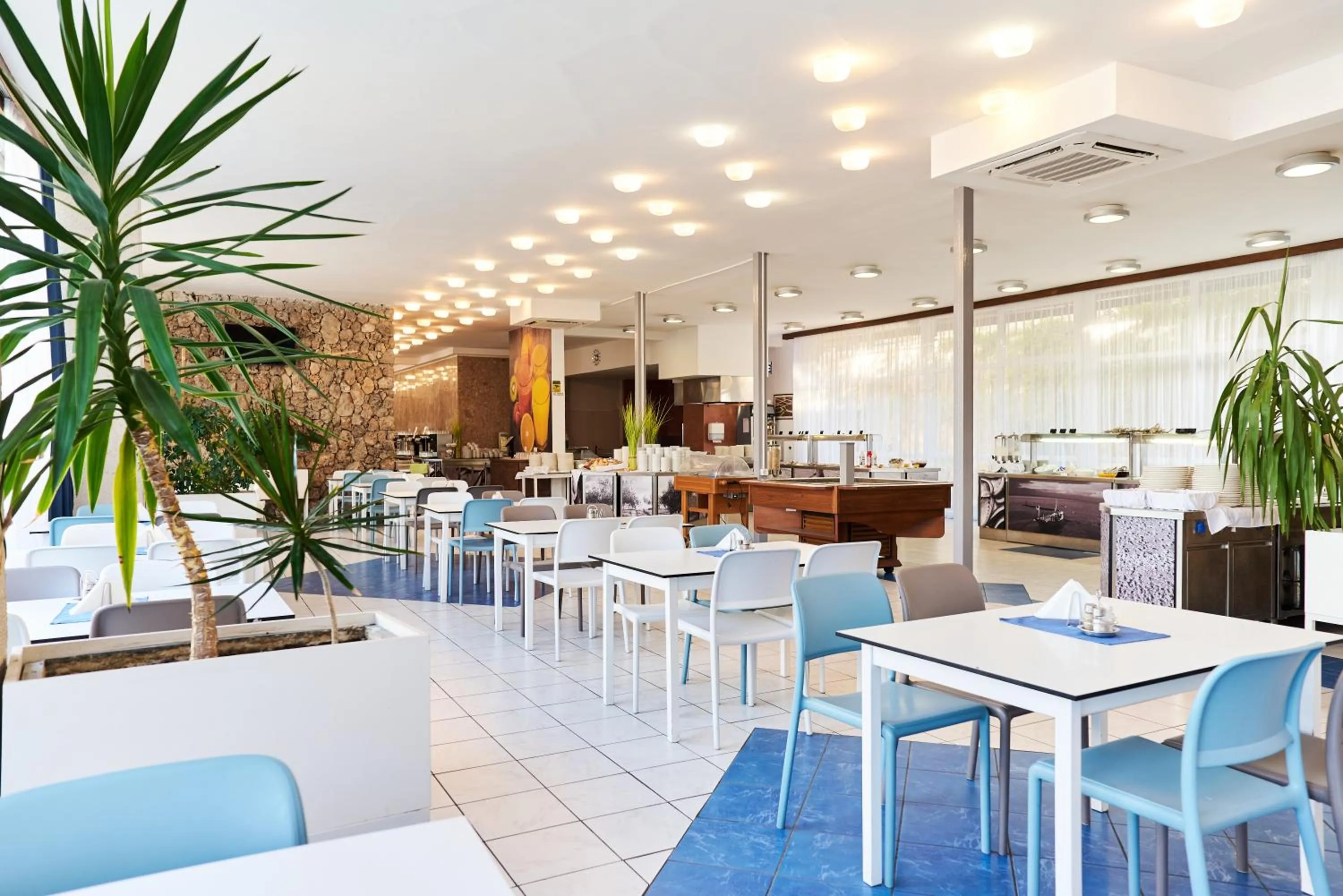 Restaurant/places to eat in Sagitta All inclusive light