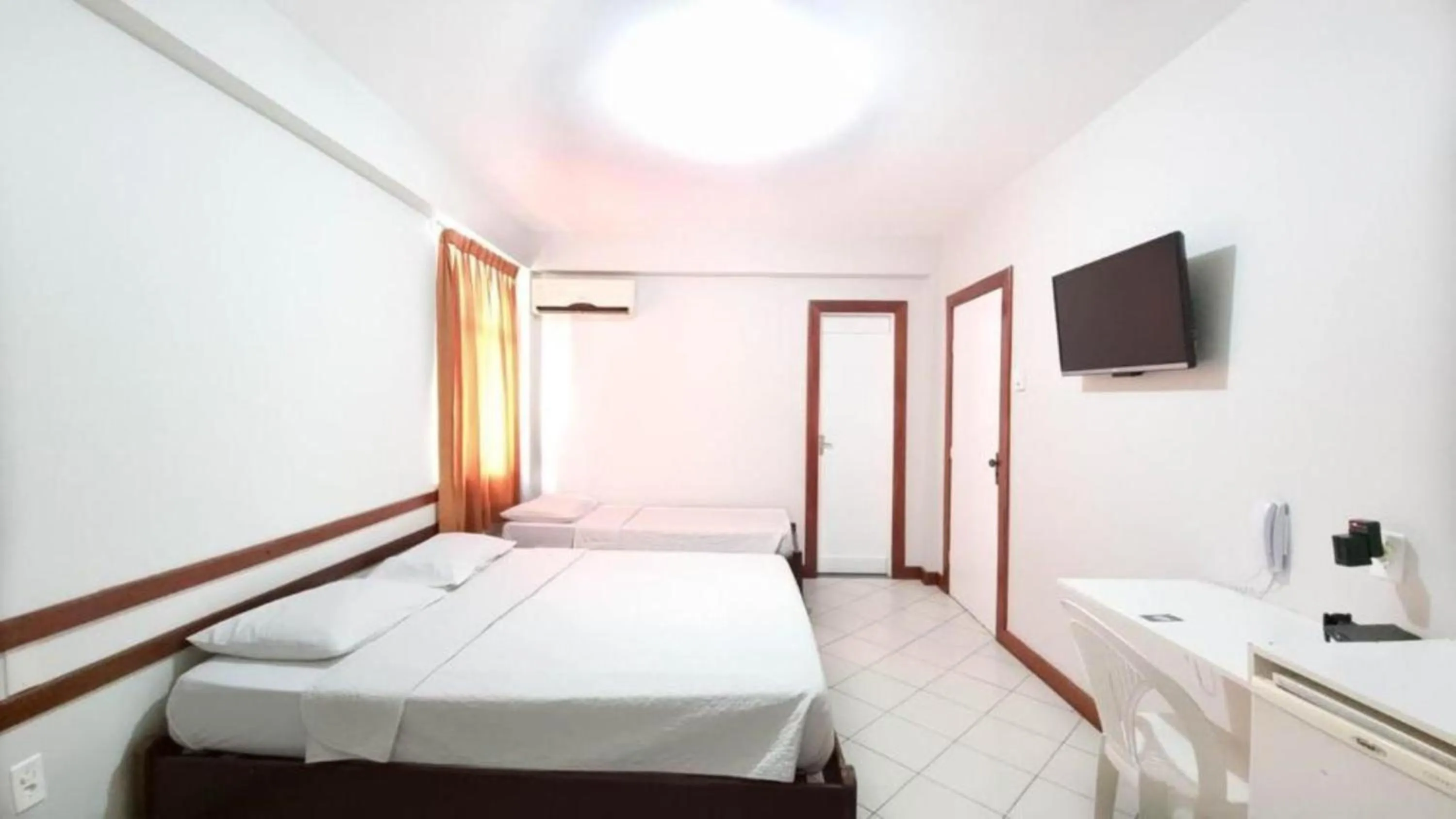 Bedroom, Bed in Pousada Central