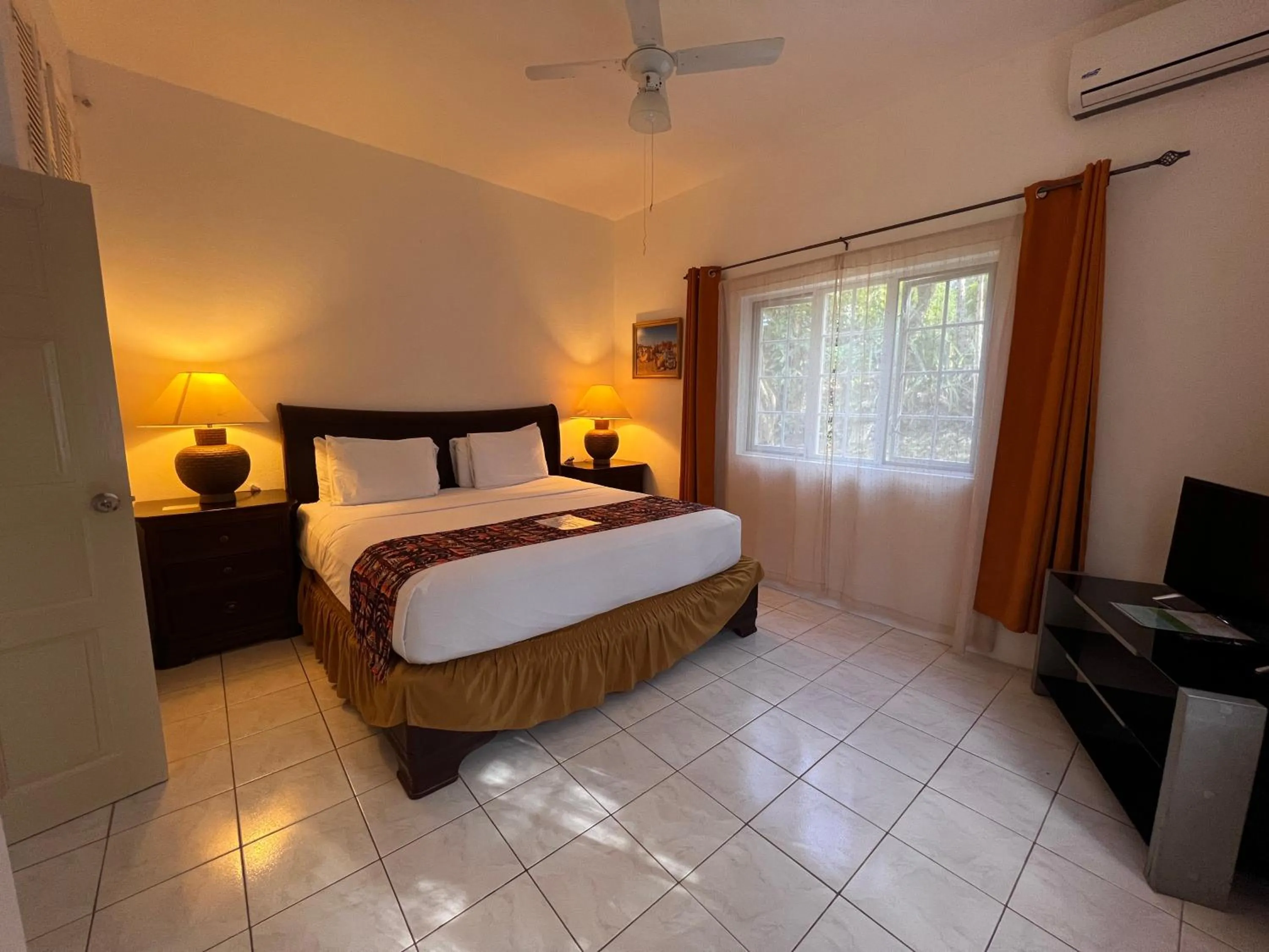 Bedroom, Bed in All Nations Guest House