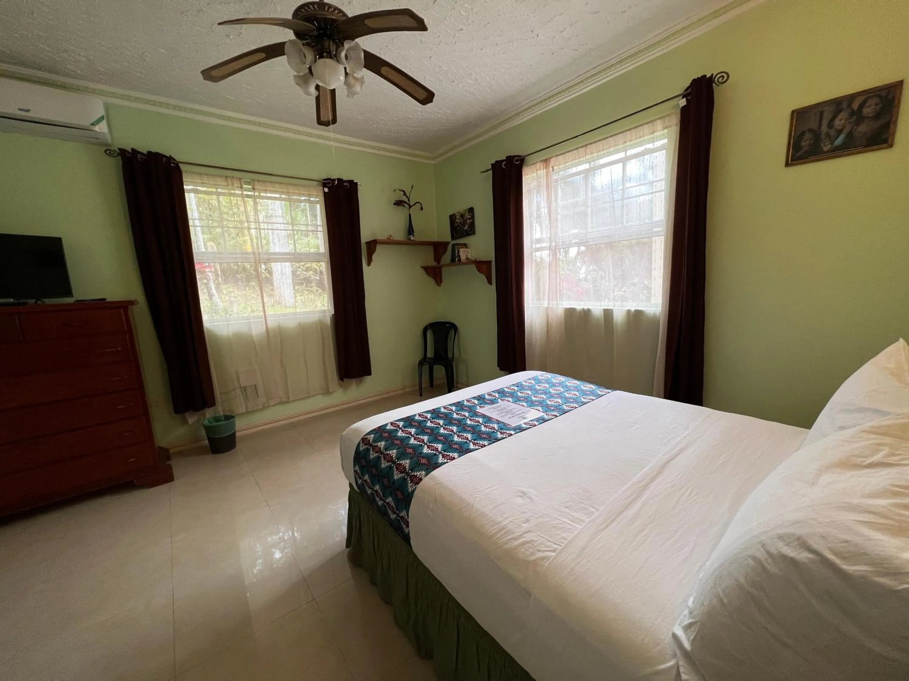 Bedroom, Bed in All Nations Guest House