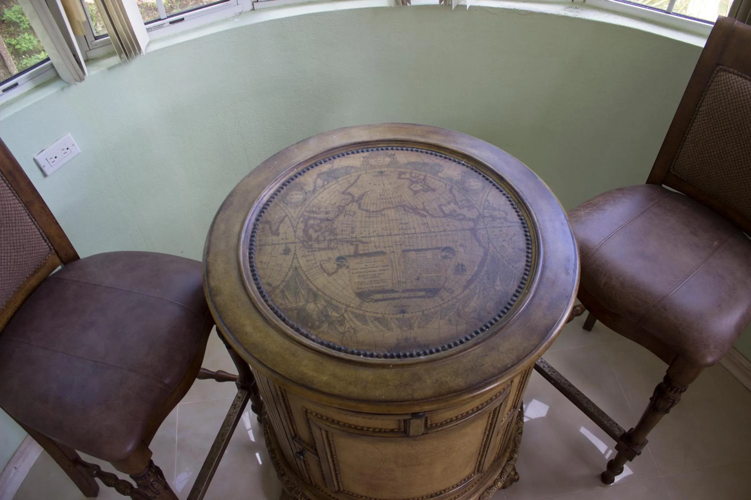 Living room in All Nations Guest House