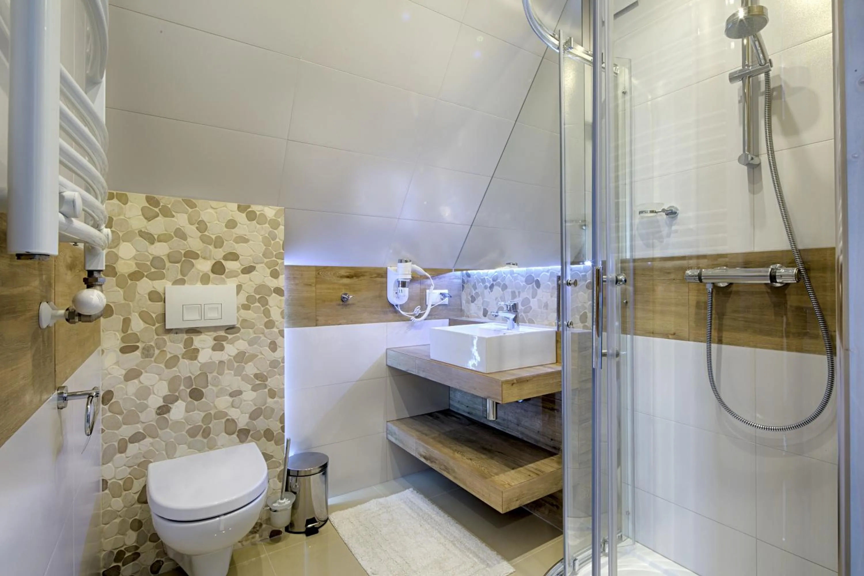 Shower in Gordonówka Residence & SPA- sauna i jacuzzi-przeżyj niezapomniany pobyt