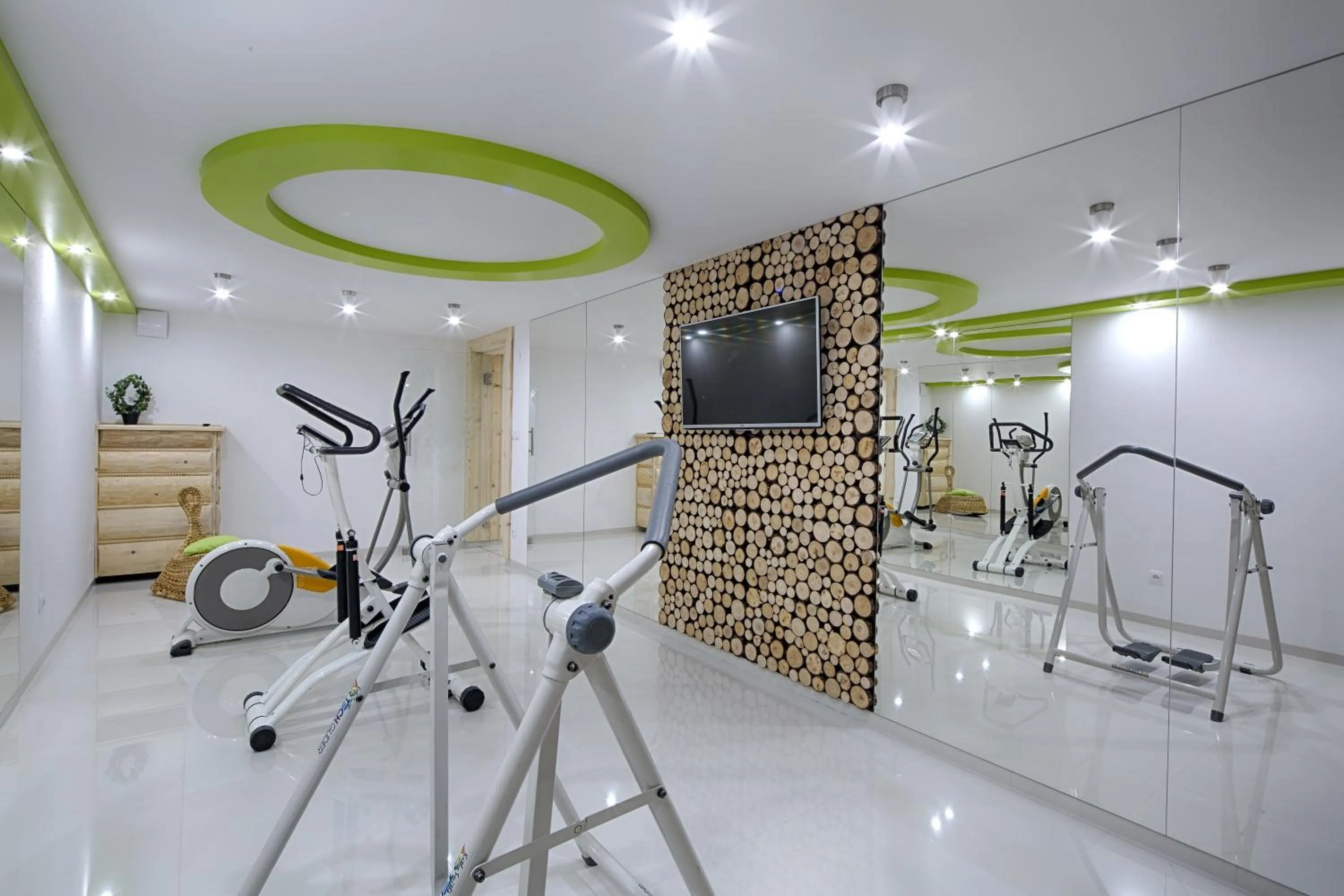 Fitness centre/facilities in Gordonówka Residence & SPA- sauna i jacuzzi-przeżyj niezapomniany pobyt