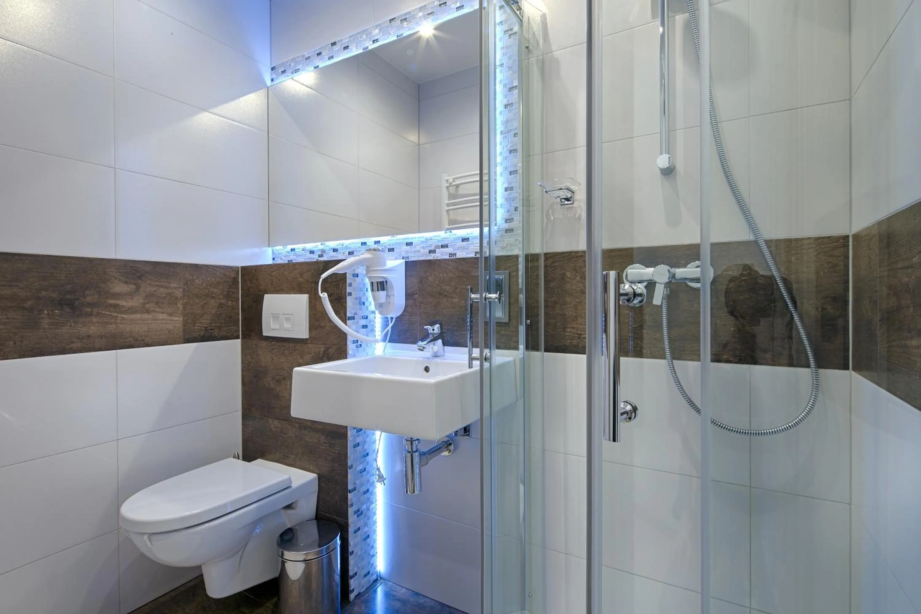 Shower in Gordonówka Residence & SPA- sauna i jacuzzi-przeżyj niezapomniany pobyt
