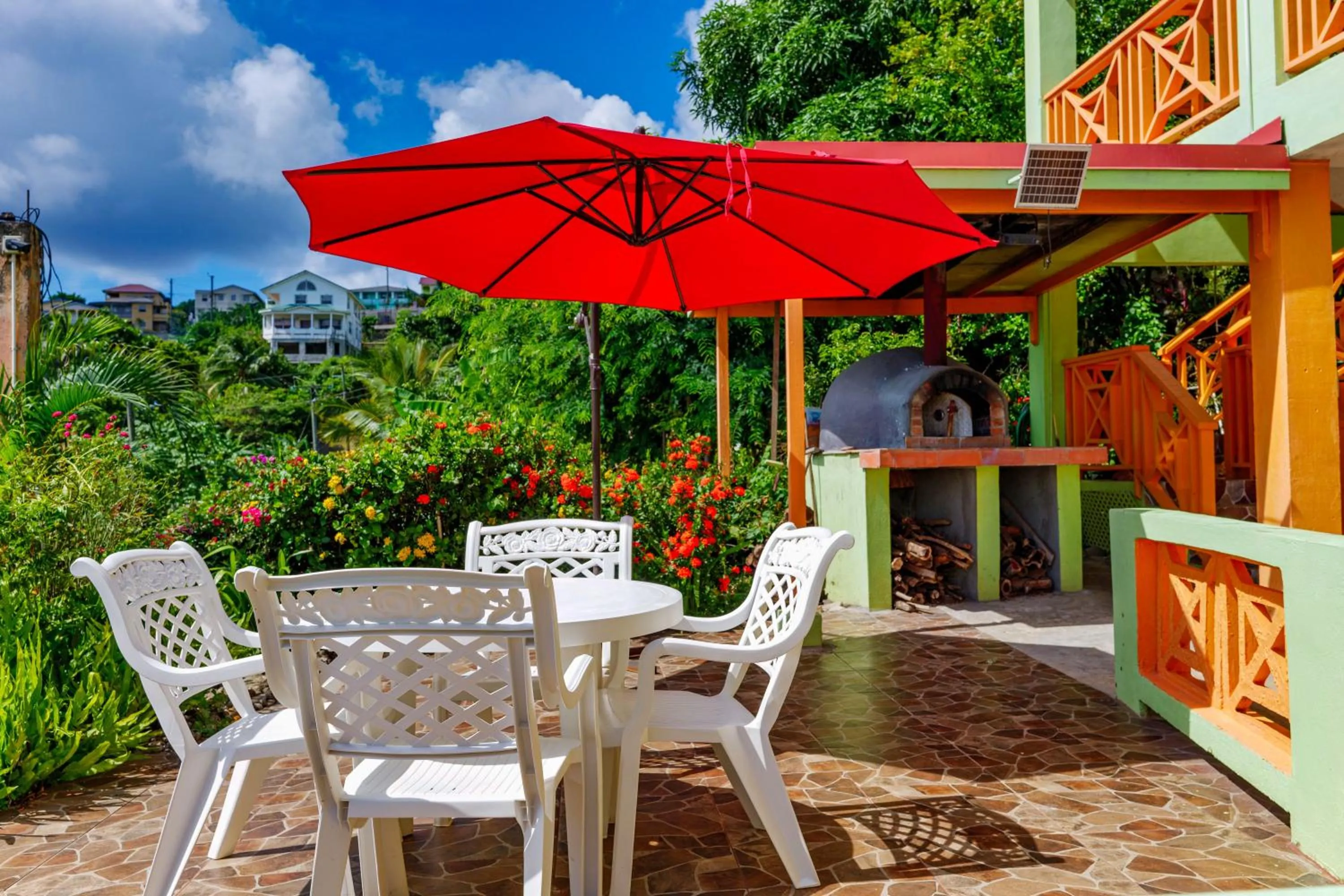 Restaurant/places to eat in Tropical Paradise View