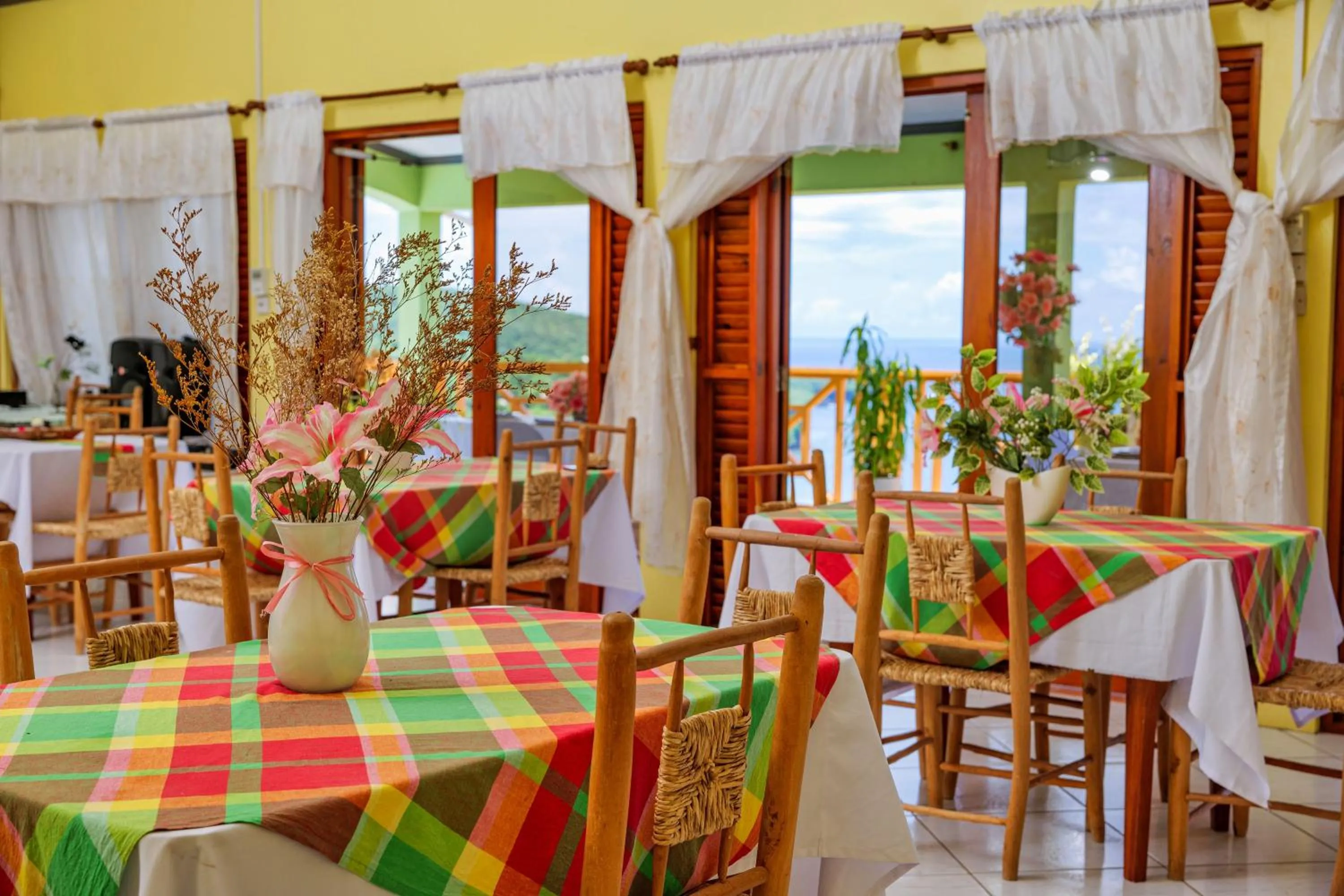 Restaurant/places to eat in Tropical Paradise View