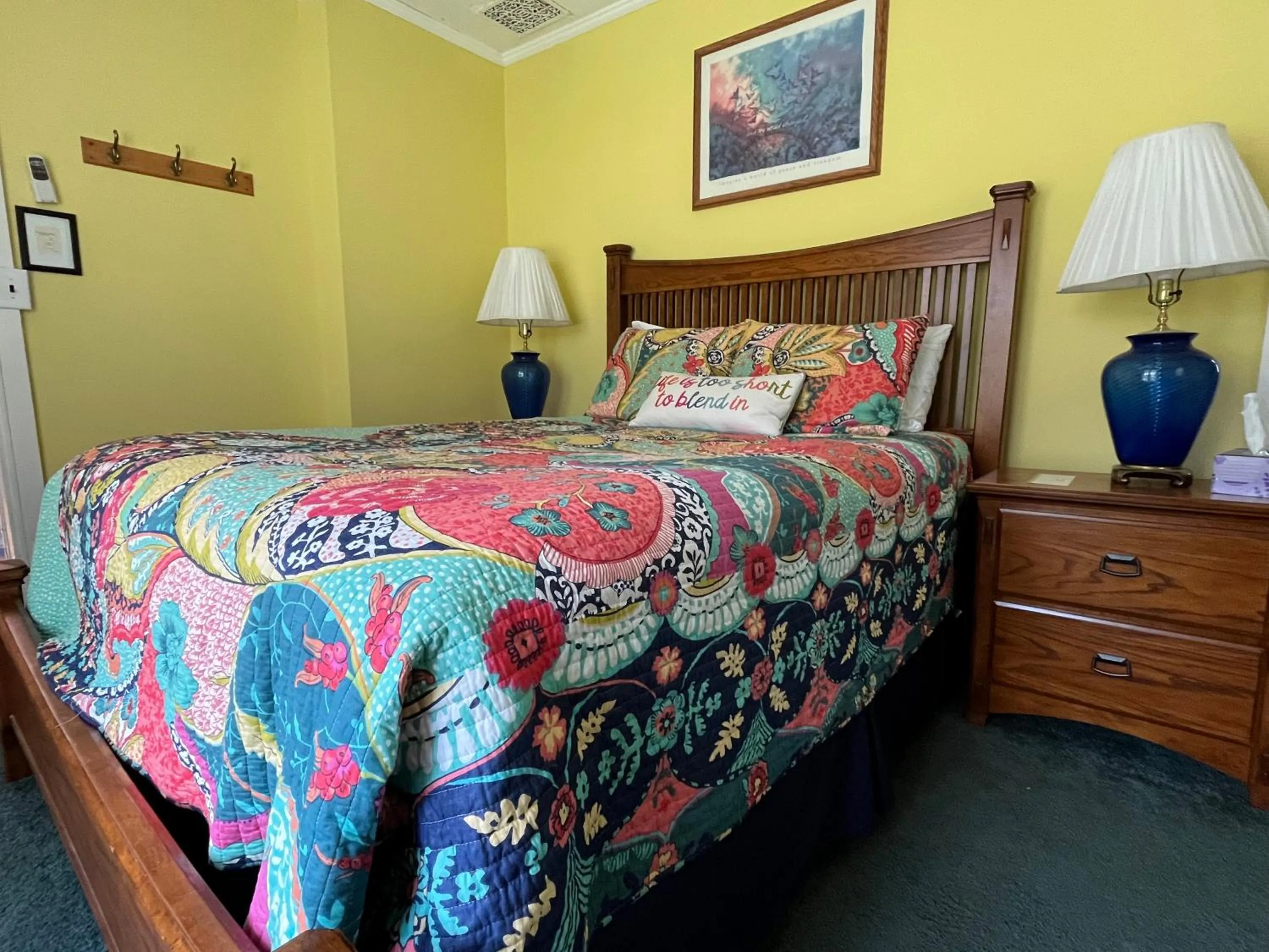 Bedroom, Bed in Rainbow Ridge Farms