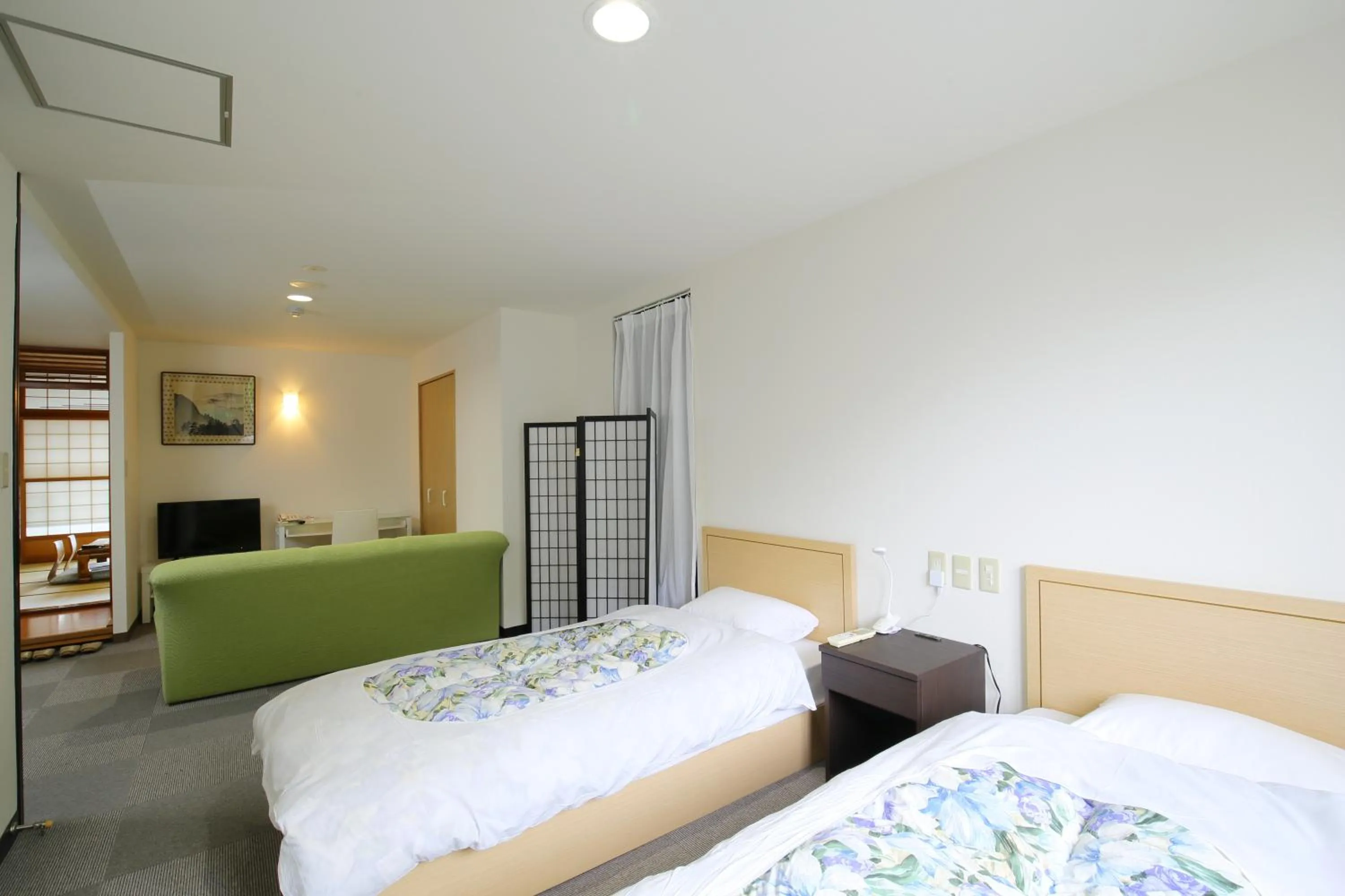 Photo of the whole room, Bed in Toya-onsen Hotel Hanabi