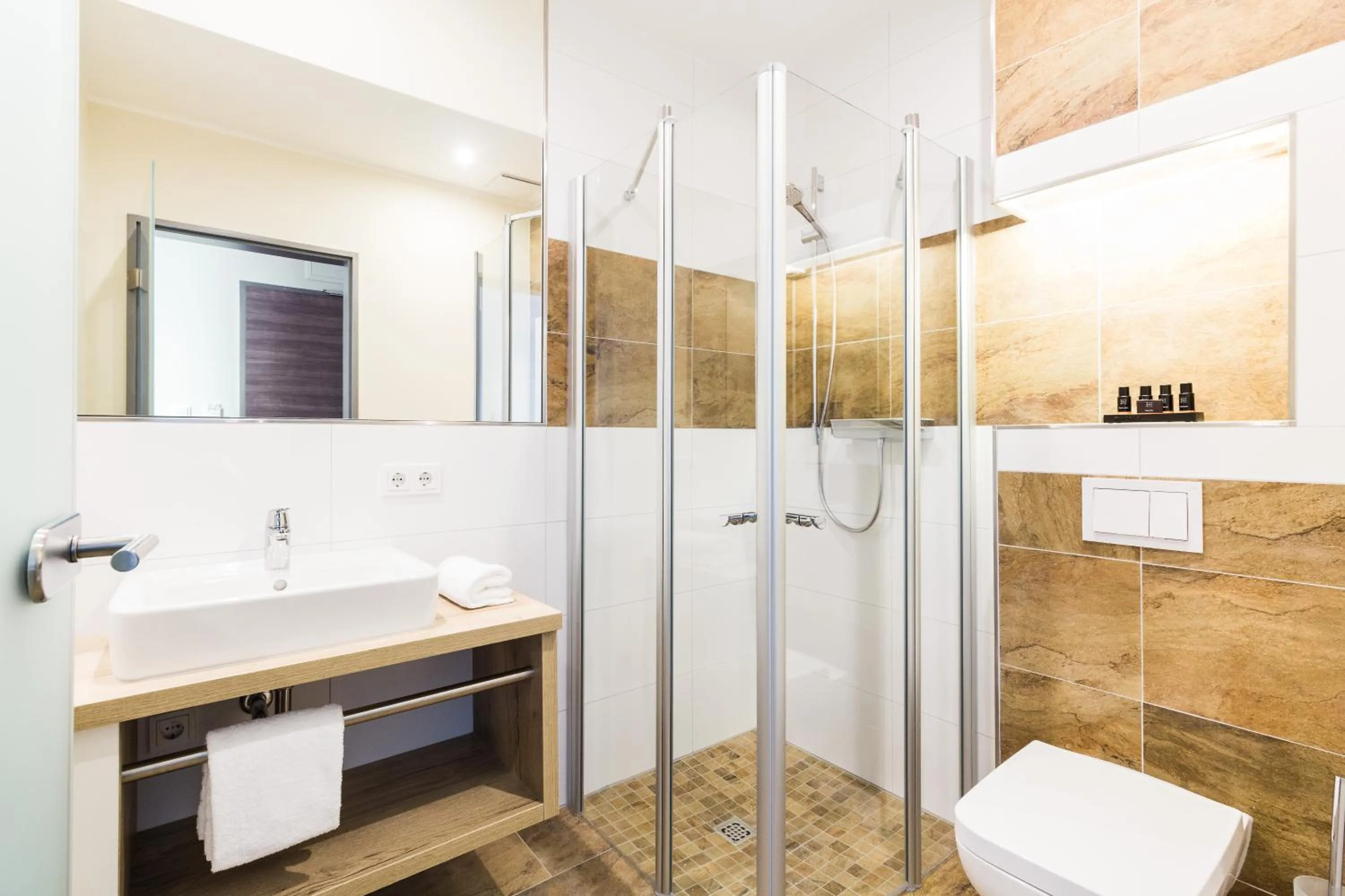 Shower in SKY Hotel Cloppenburg