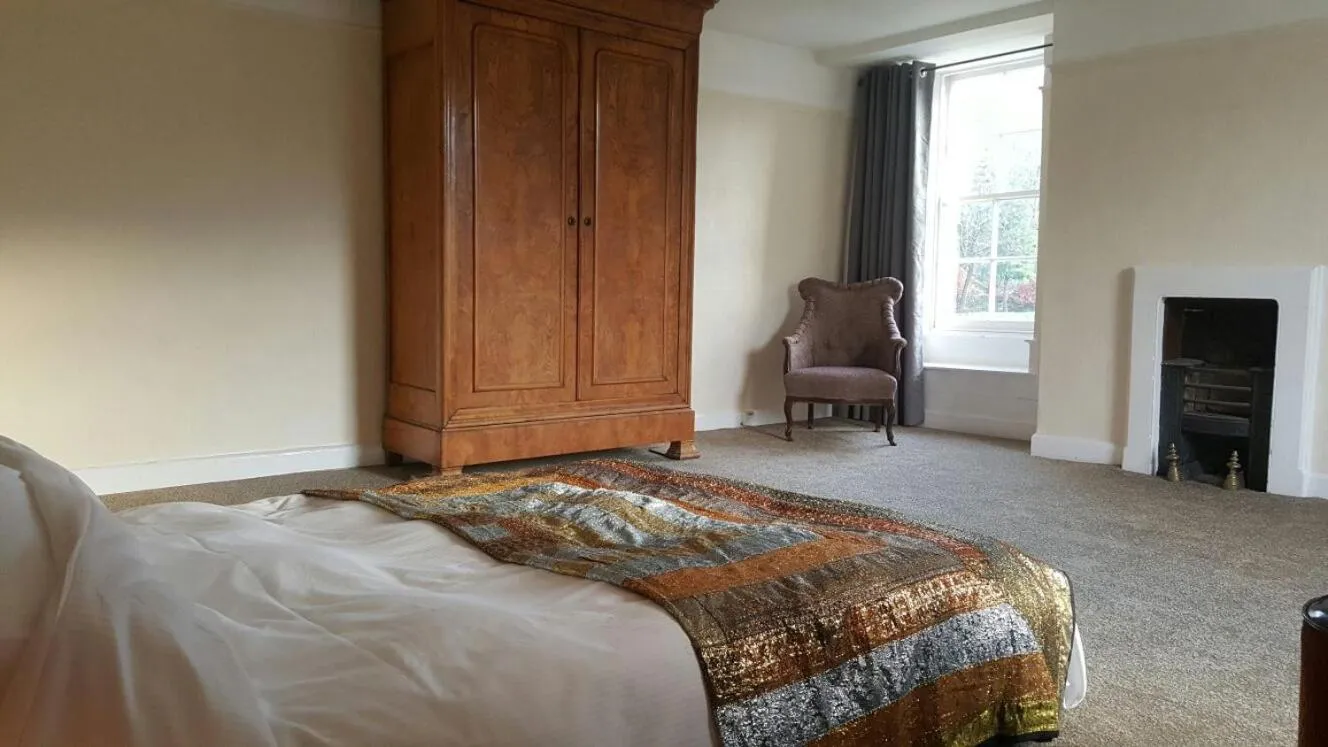 Bedroom, Bed in Grigshot Apartment