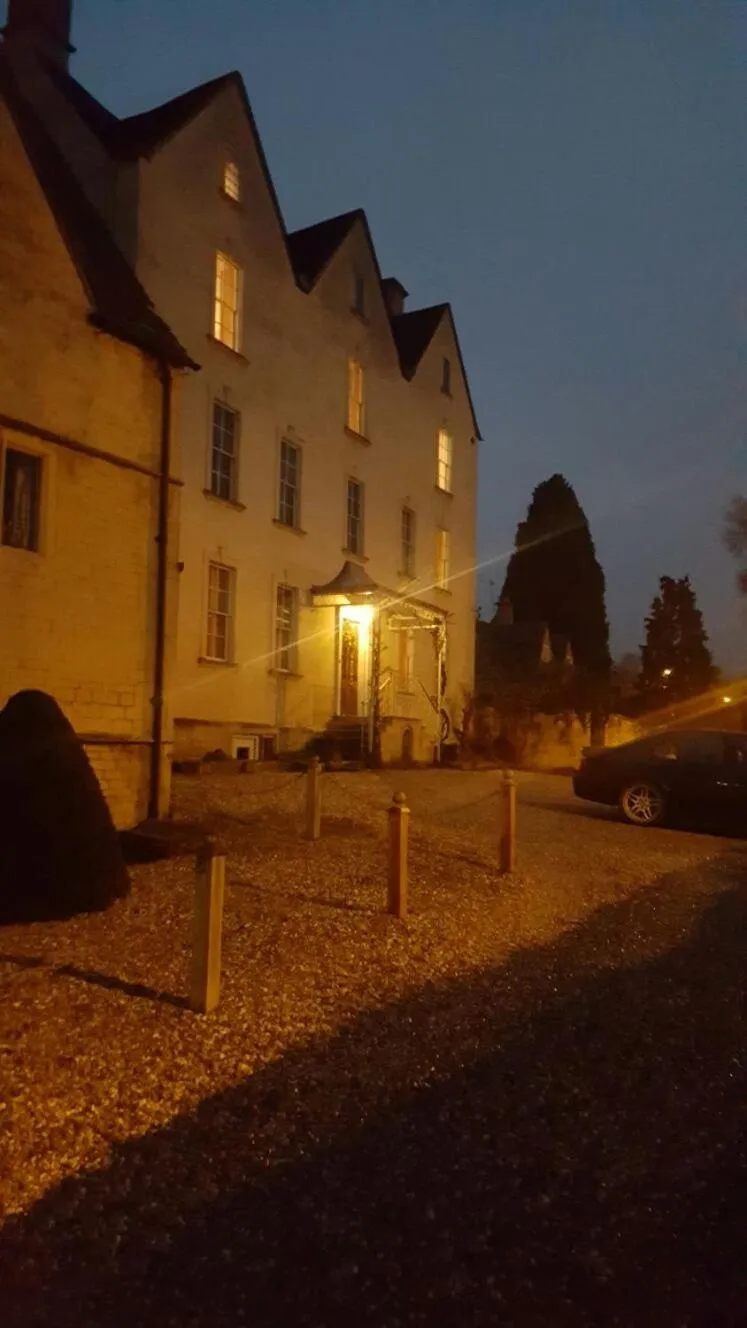 Street view in Grigshot Apartment