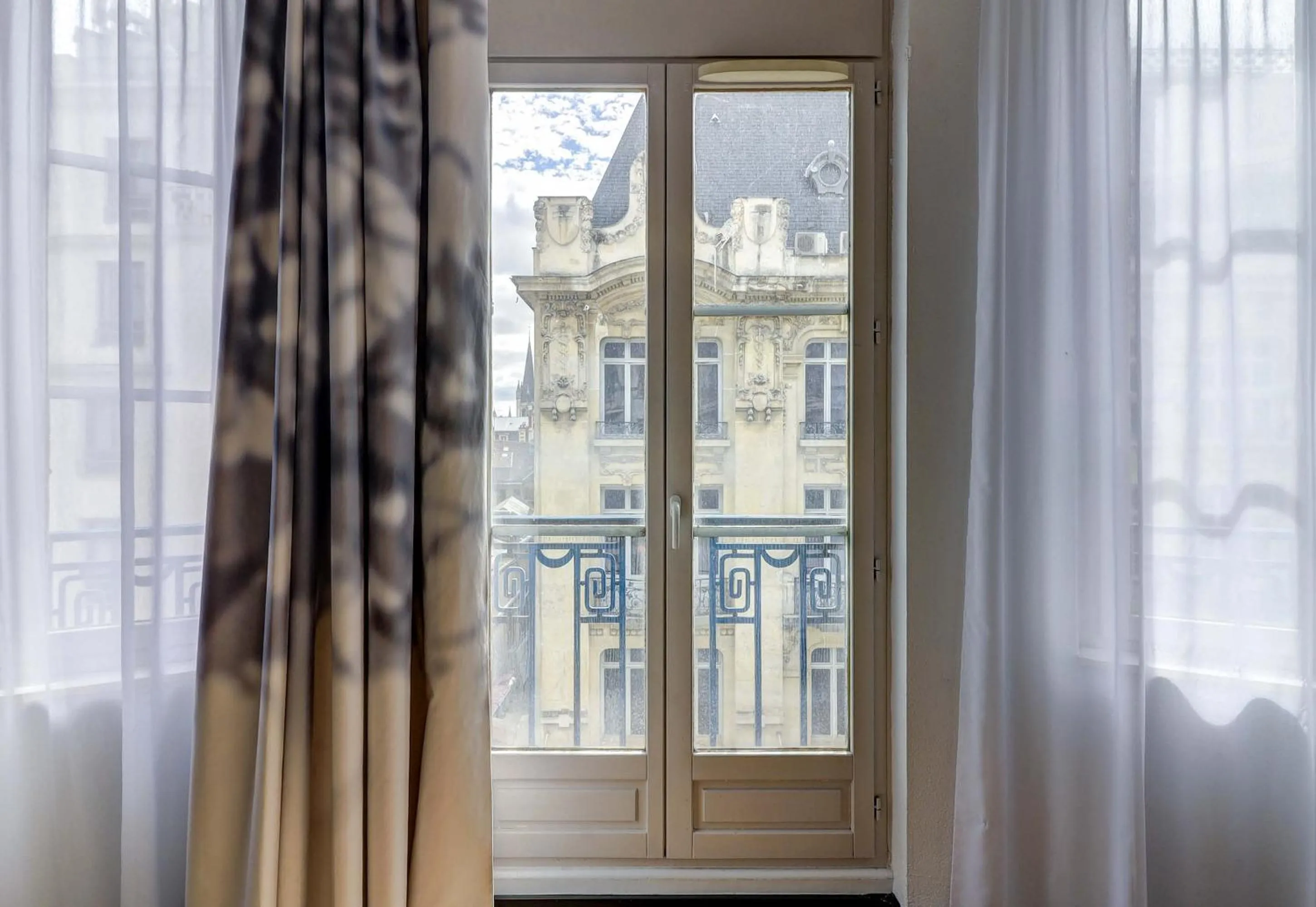 Bedroom in B&B HOTEL Dijon Centre