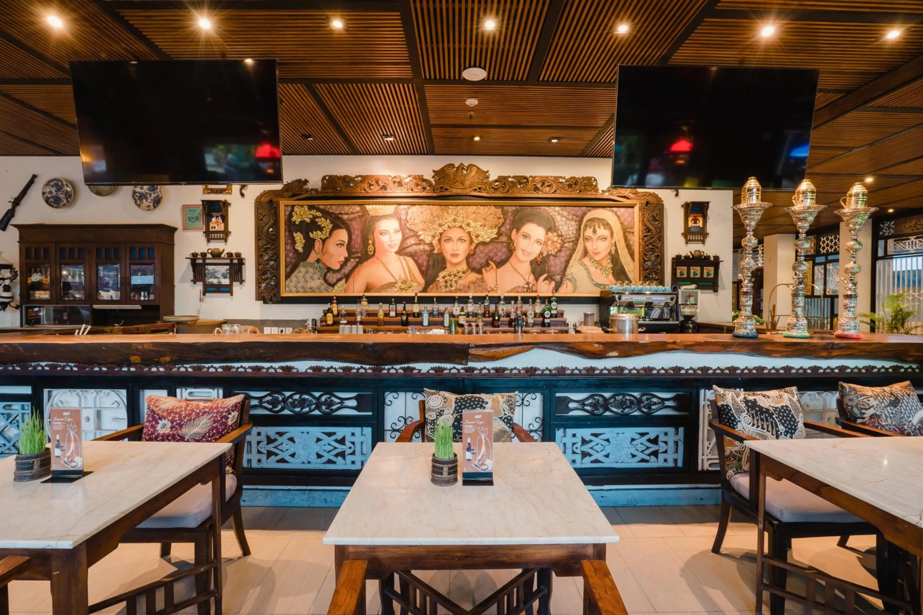 Restaurant/places to eat in Rama Residence Padma