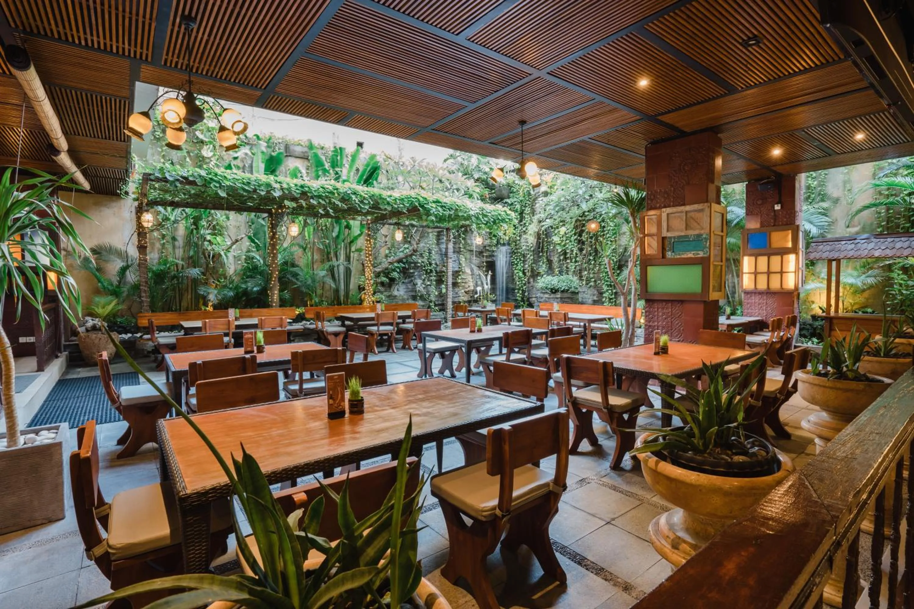 Restaurant/places to eat in Rama Residence Padma