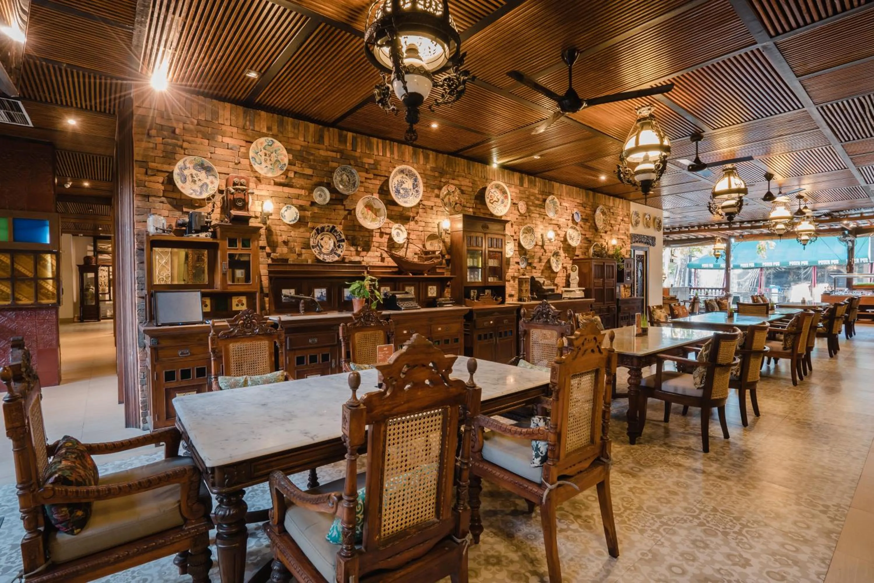 Restaurant/places to eat in Rama Residence Padma