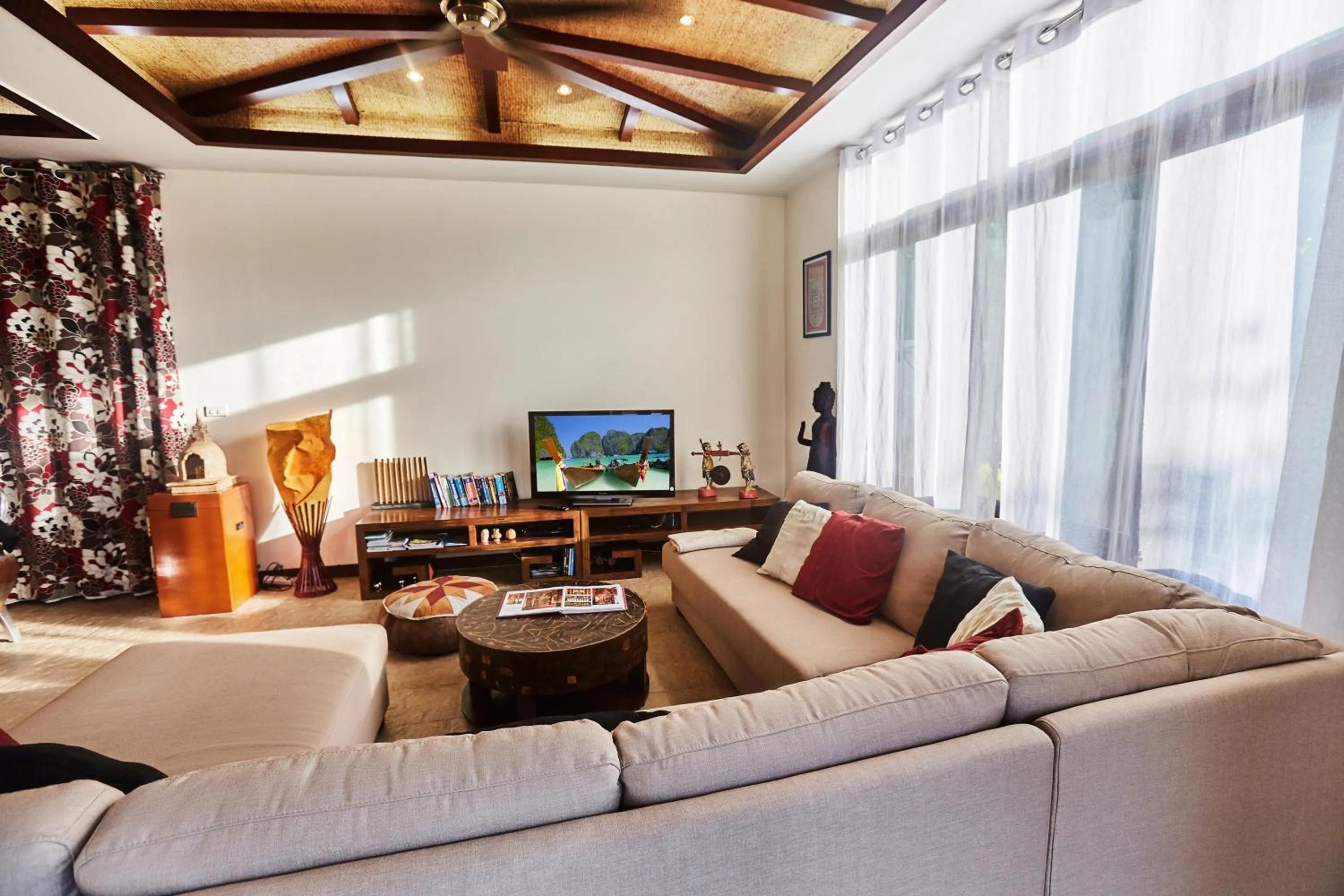 TV and multimedia in NB Villa Lilawadee