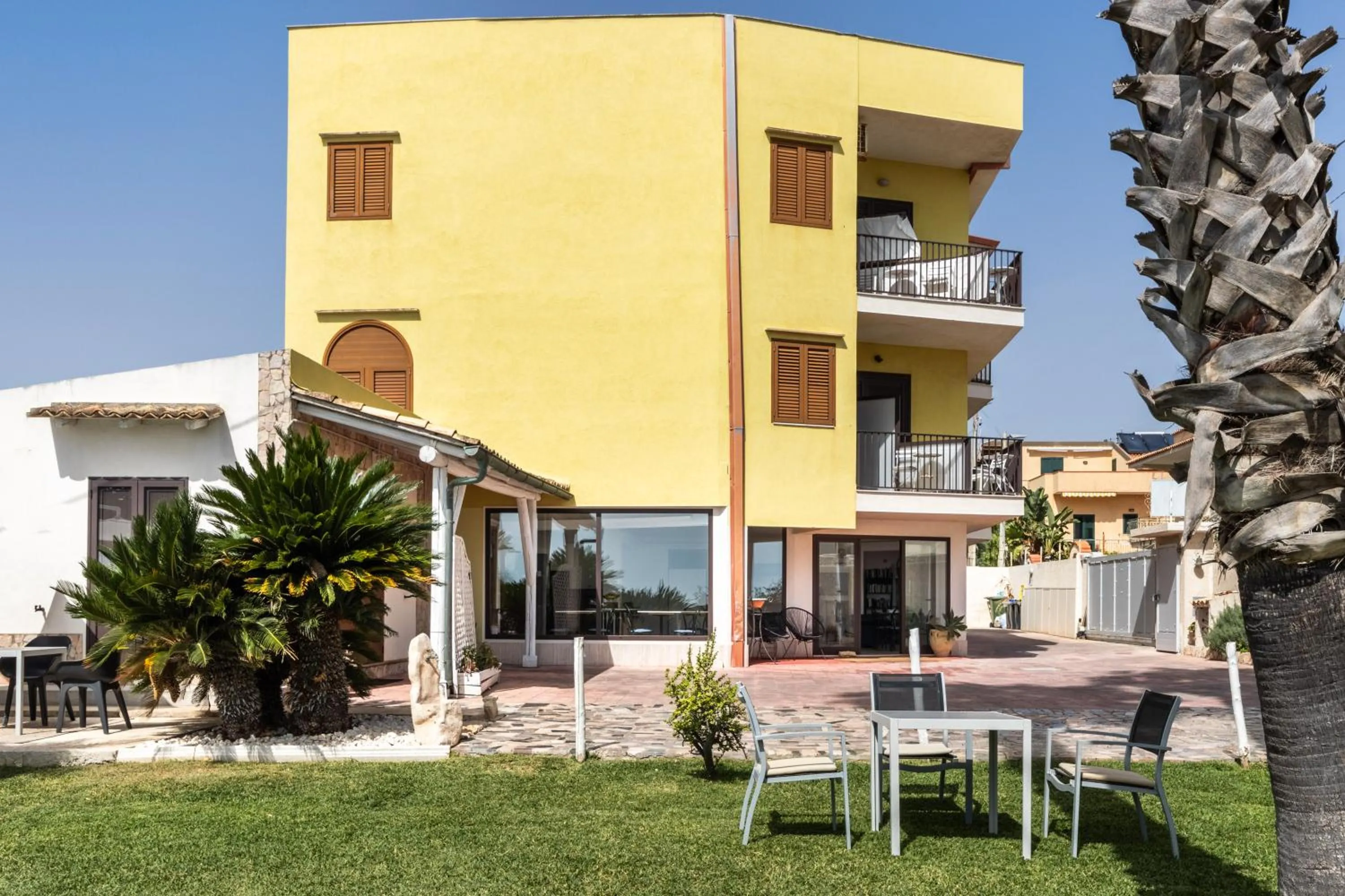 Property building in B&B La terrazza sul mare