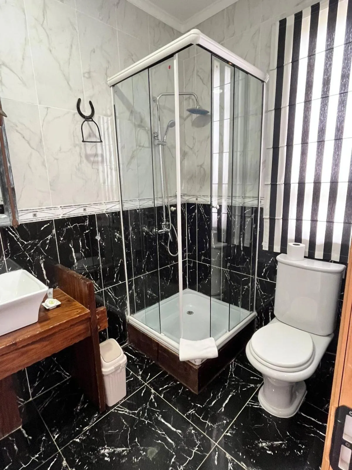 Shower in Hotel Estancia El Ovejero Patagónico