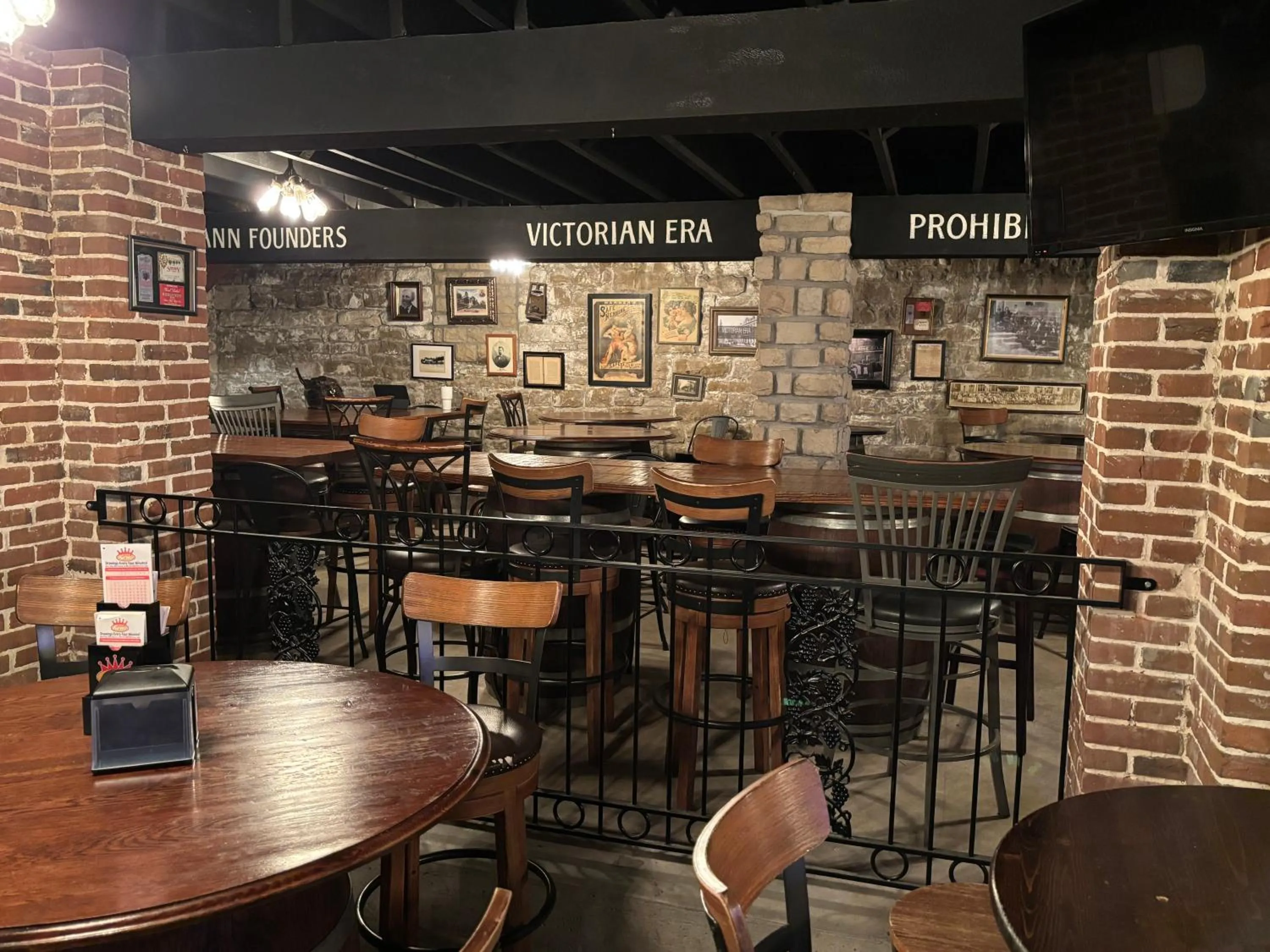 Restaurant/places to eat in Hermann Crown Suites