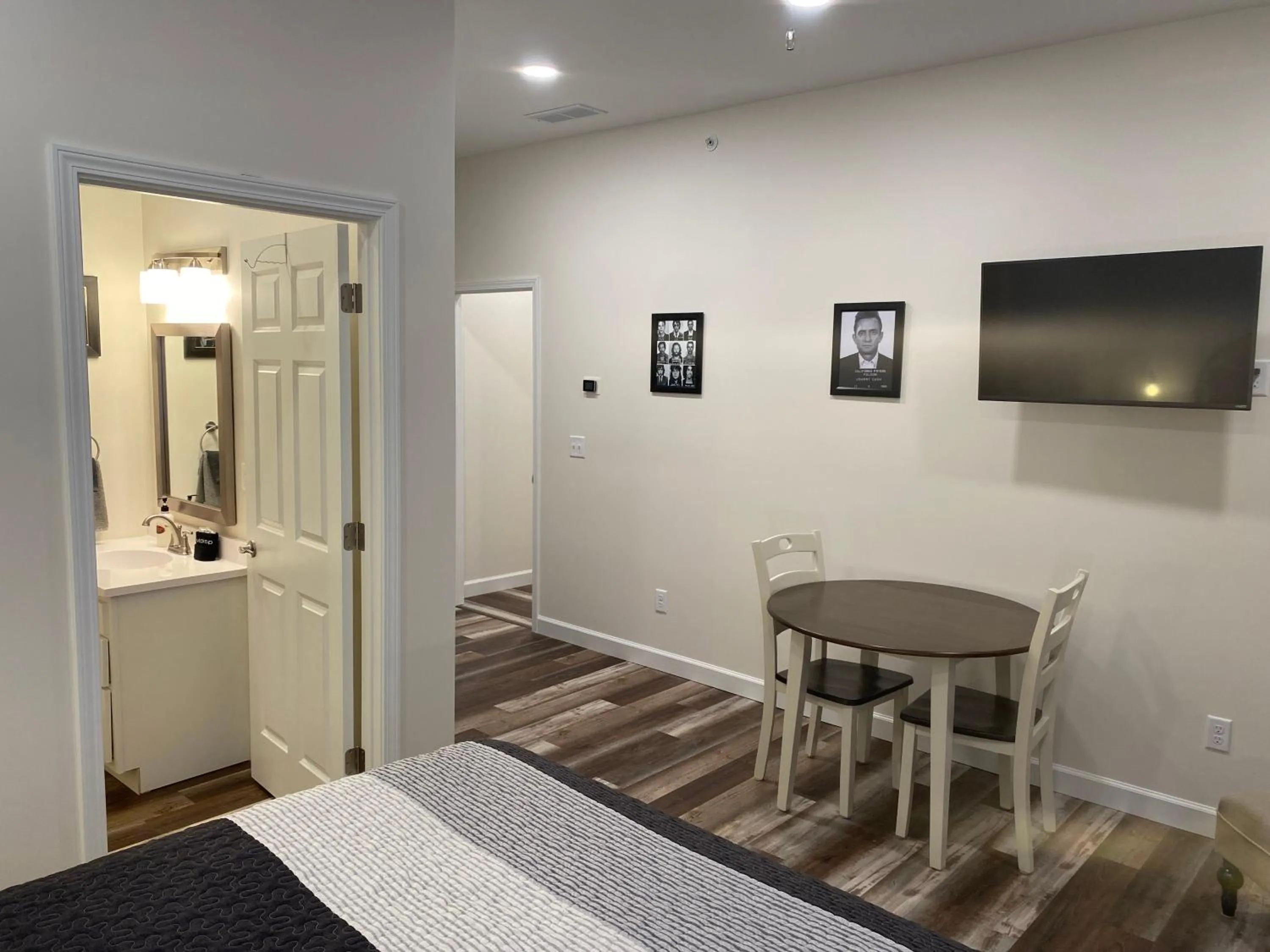 Hermann Crown Suites