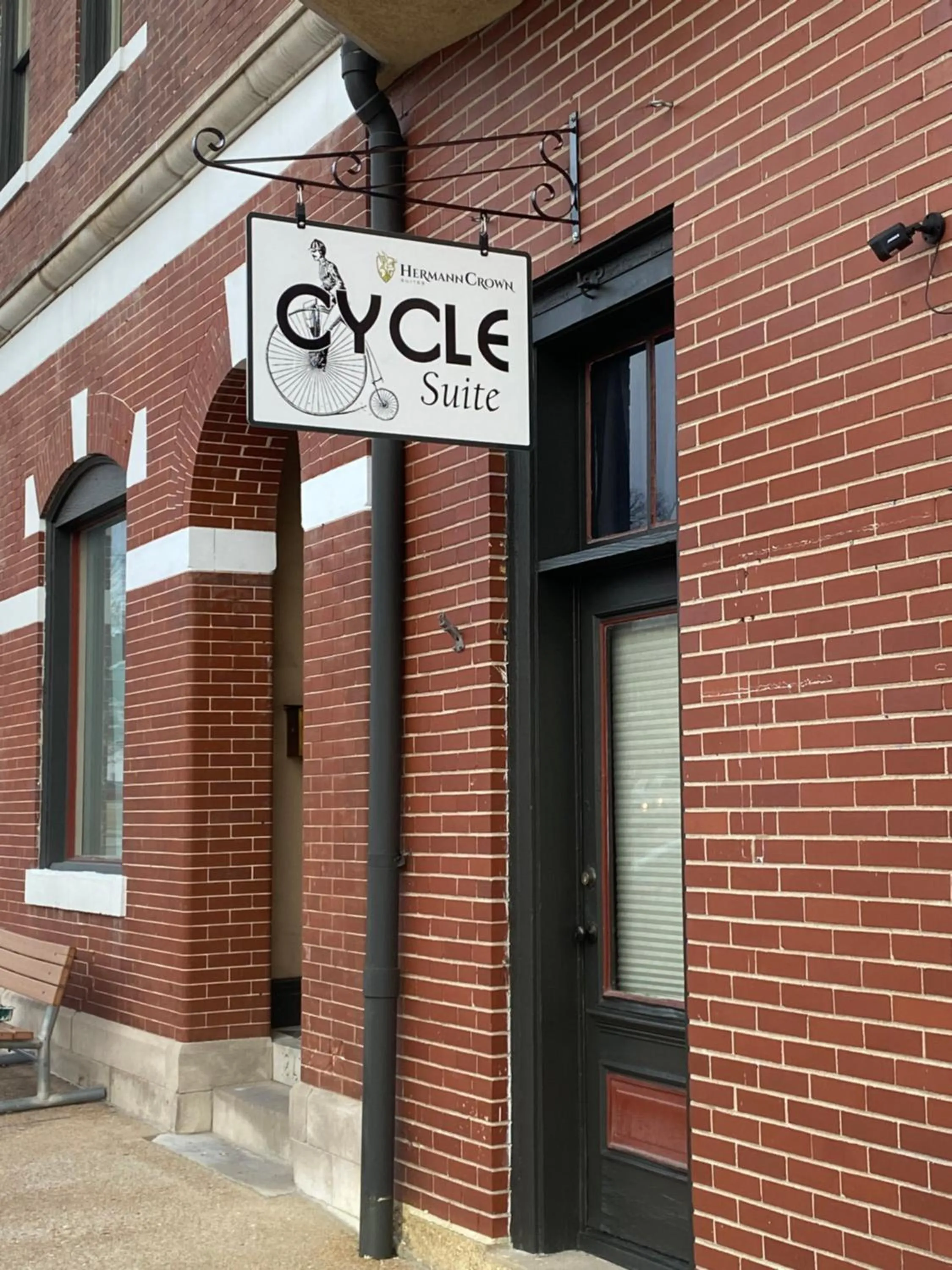 Hermann Crown Suites