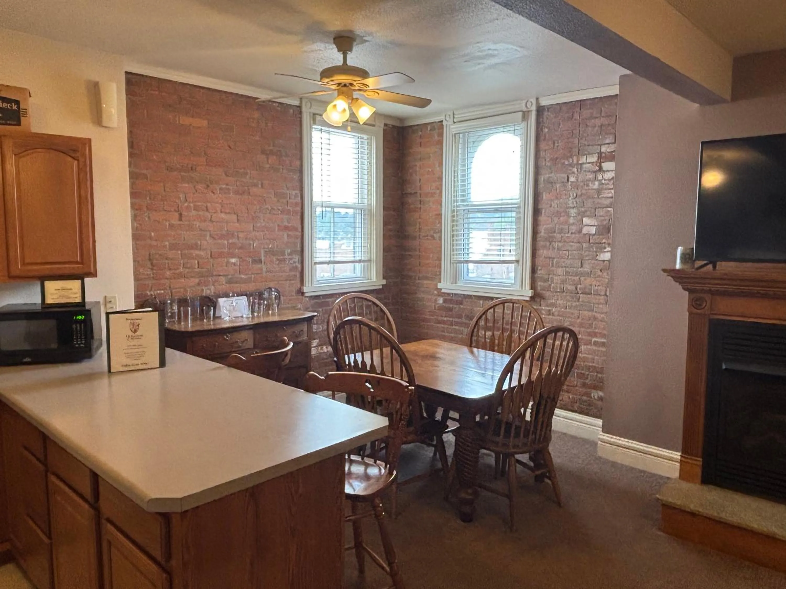 Dining area in Hermann Crown Suites