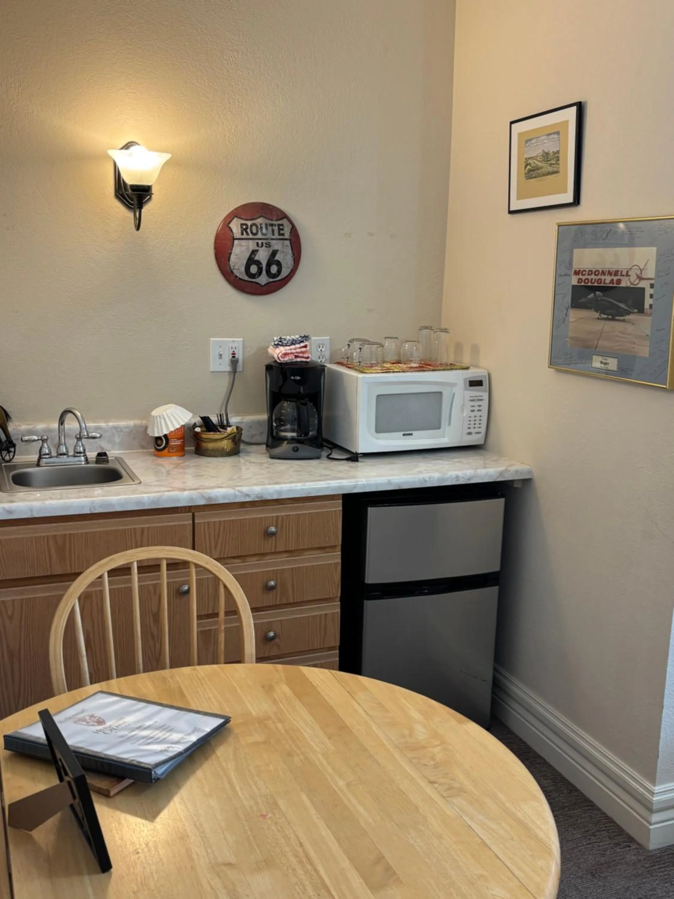 Kitchen or kitchenette in Hermann Crown Suites