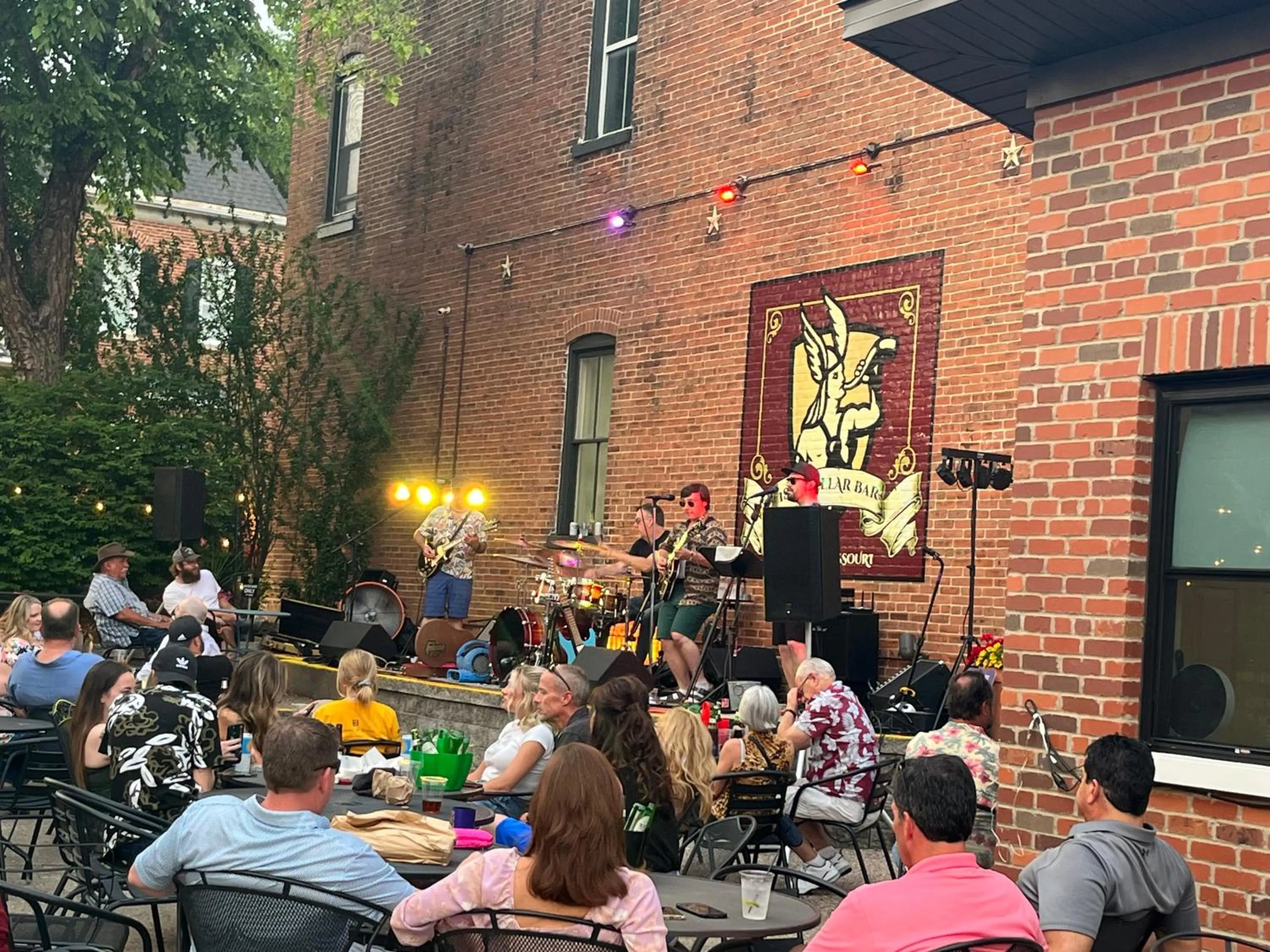 Restaurant/places to eat in Hermann Crown Suites