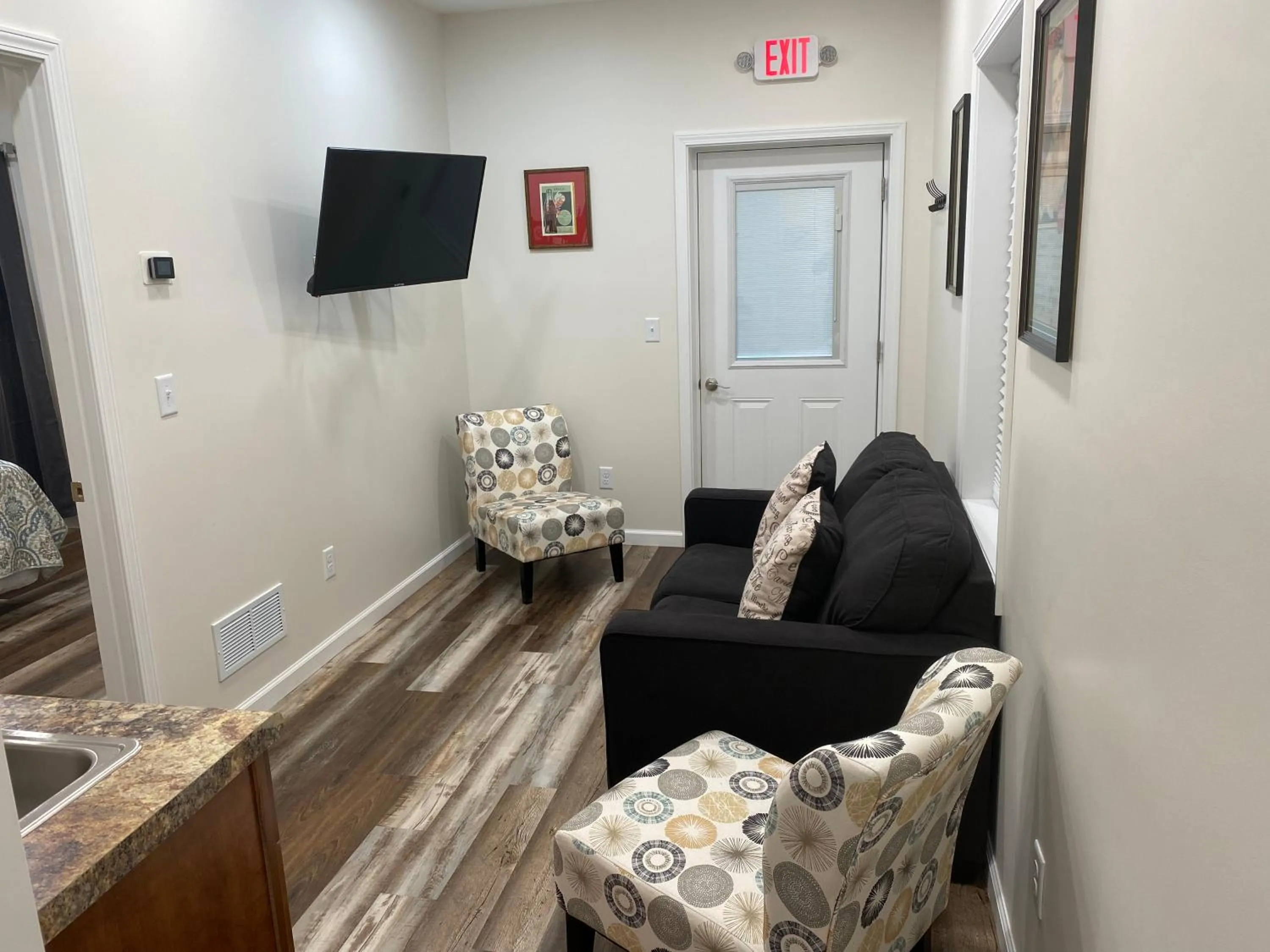 Hermann Crown Suites