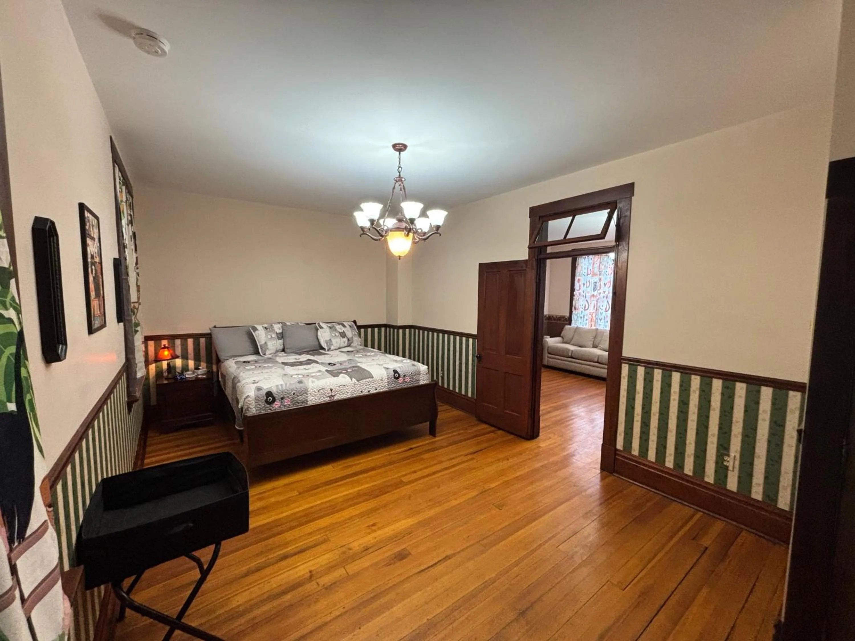 Bedroom, Bed in Hermann Crown Suites