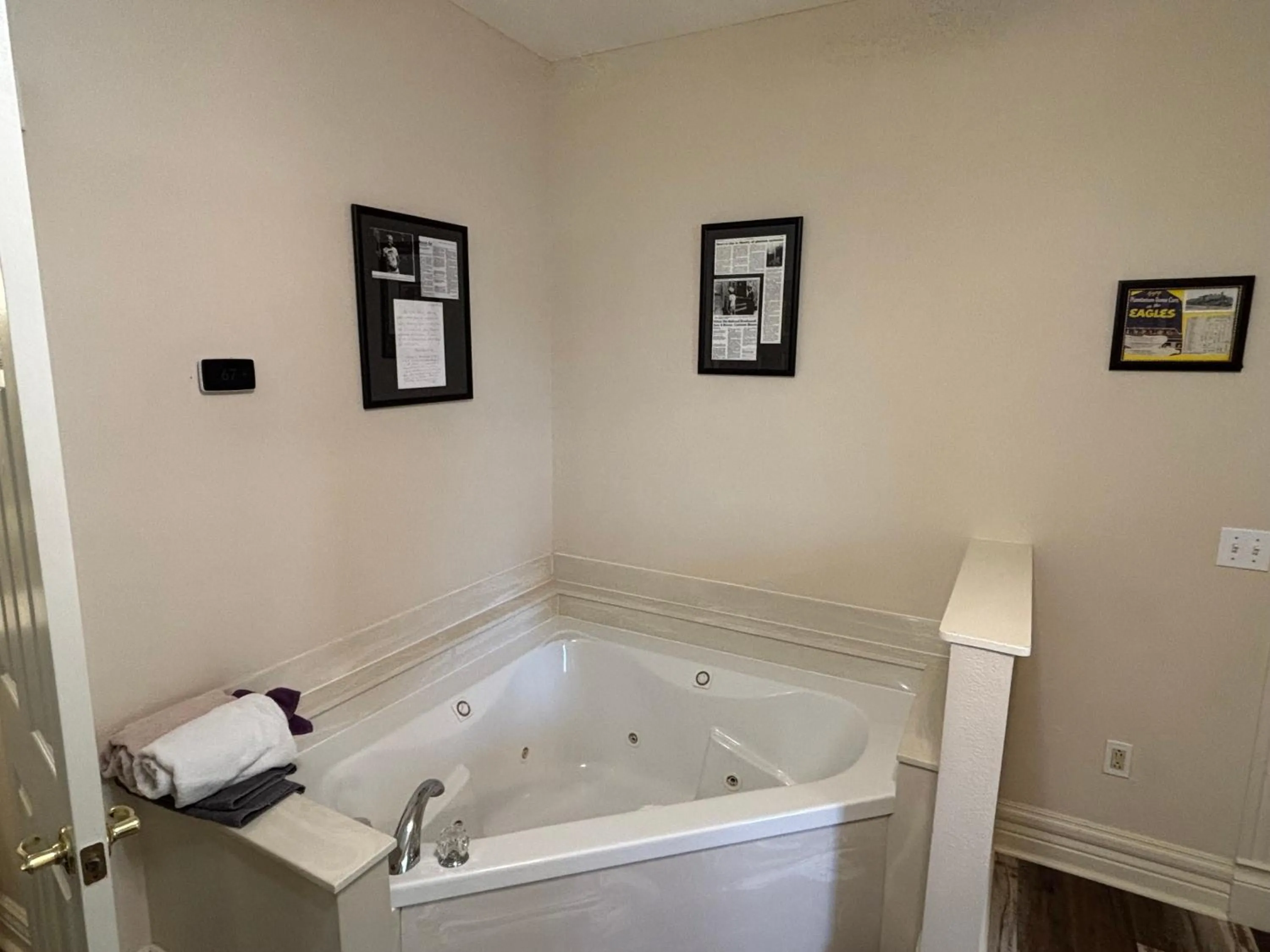 Bath in Hermann Crown Suites