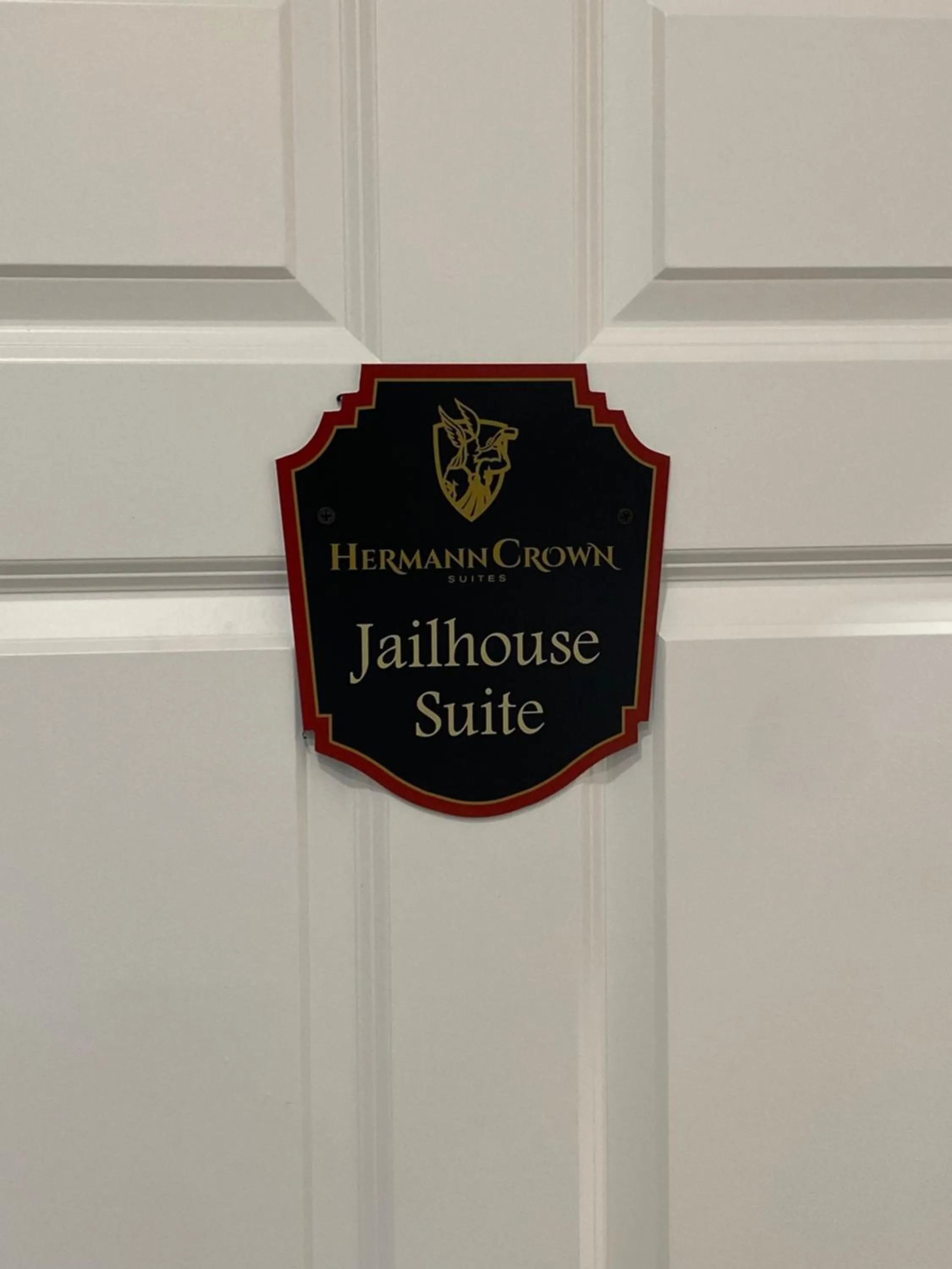 Hermann Crown Suites