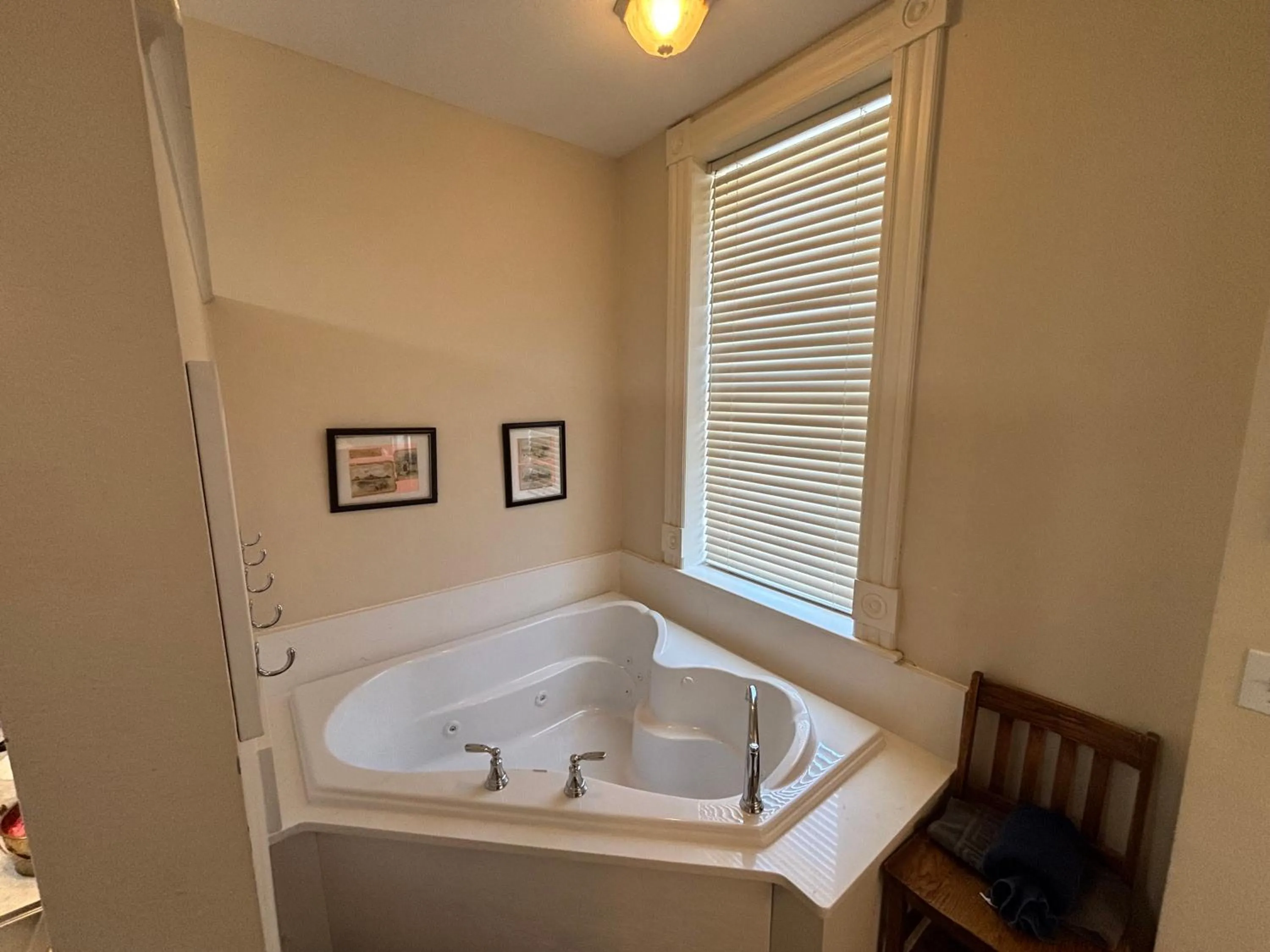 Bath in Hermann Crown Suites