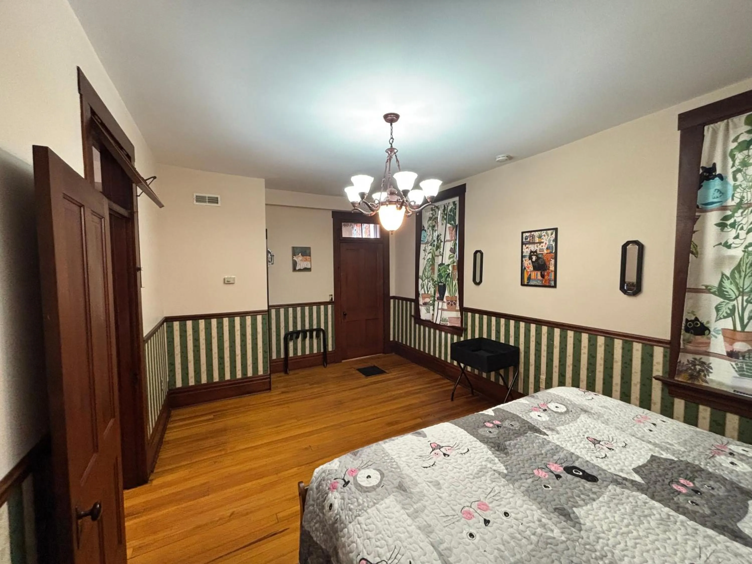 Bedroom, Bed in Hermann Crown Suites