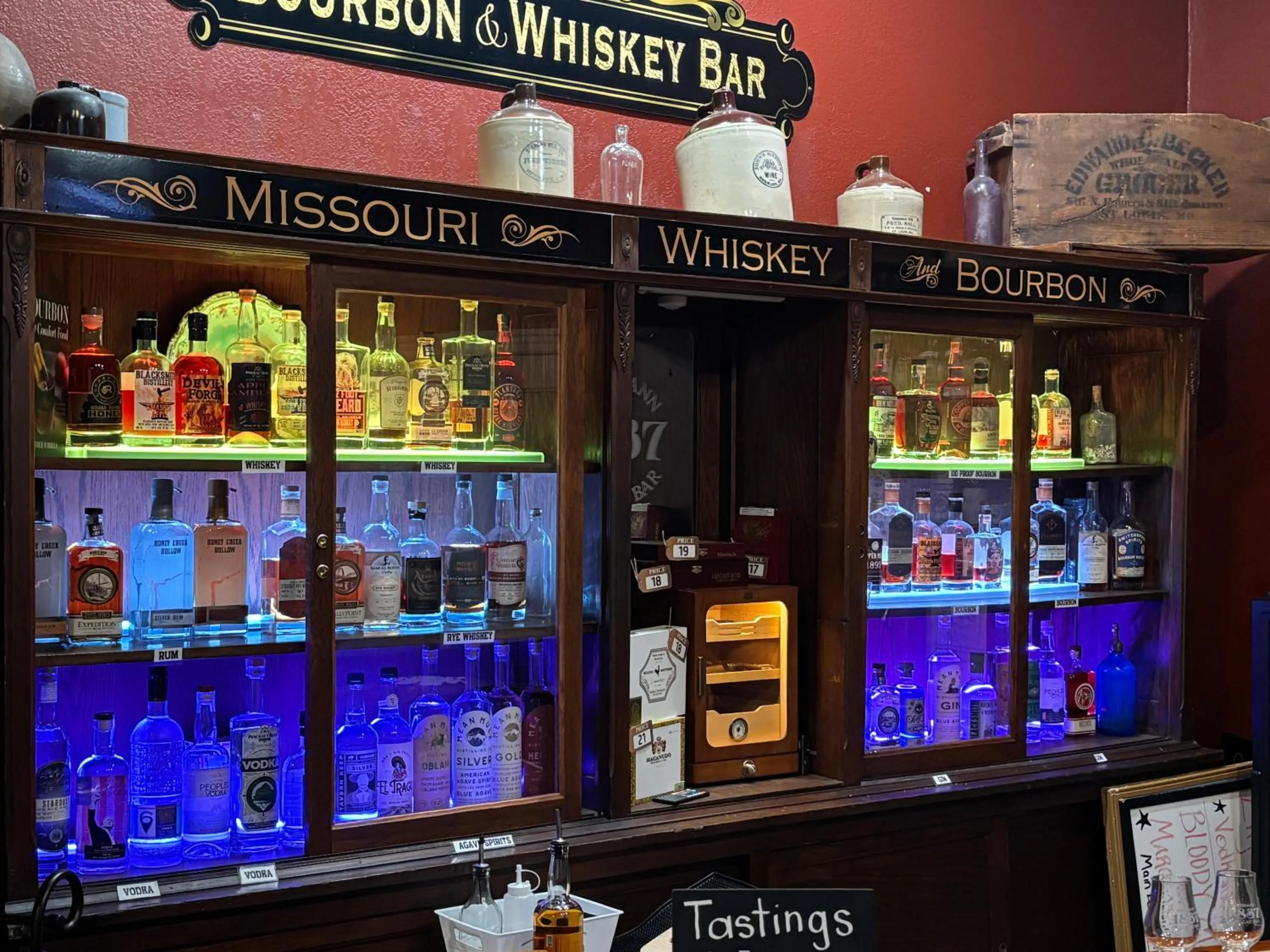 Lounge or bar in Hermann Crown Suites