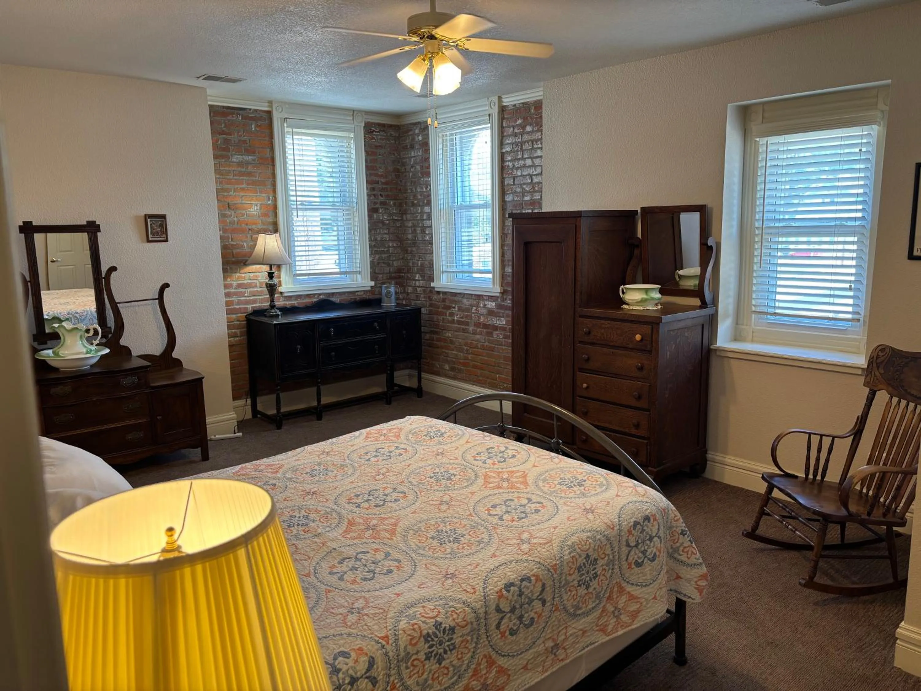 Bedroom, Bed in Hermann Crown Suites