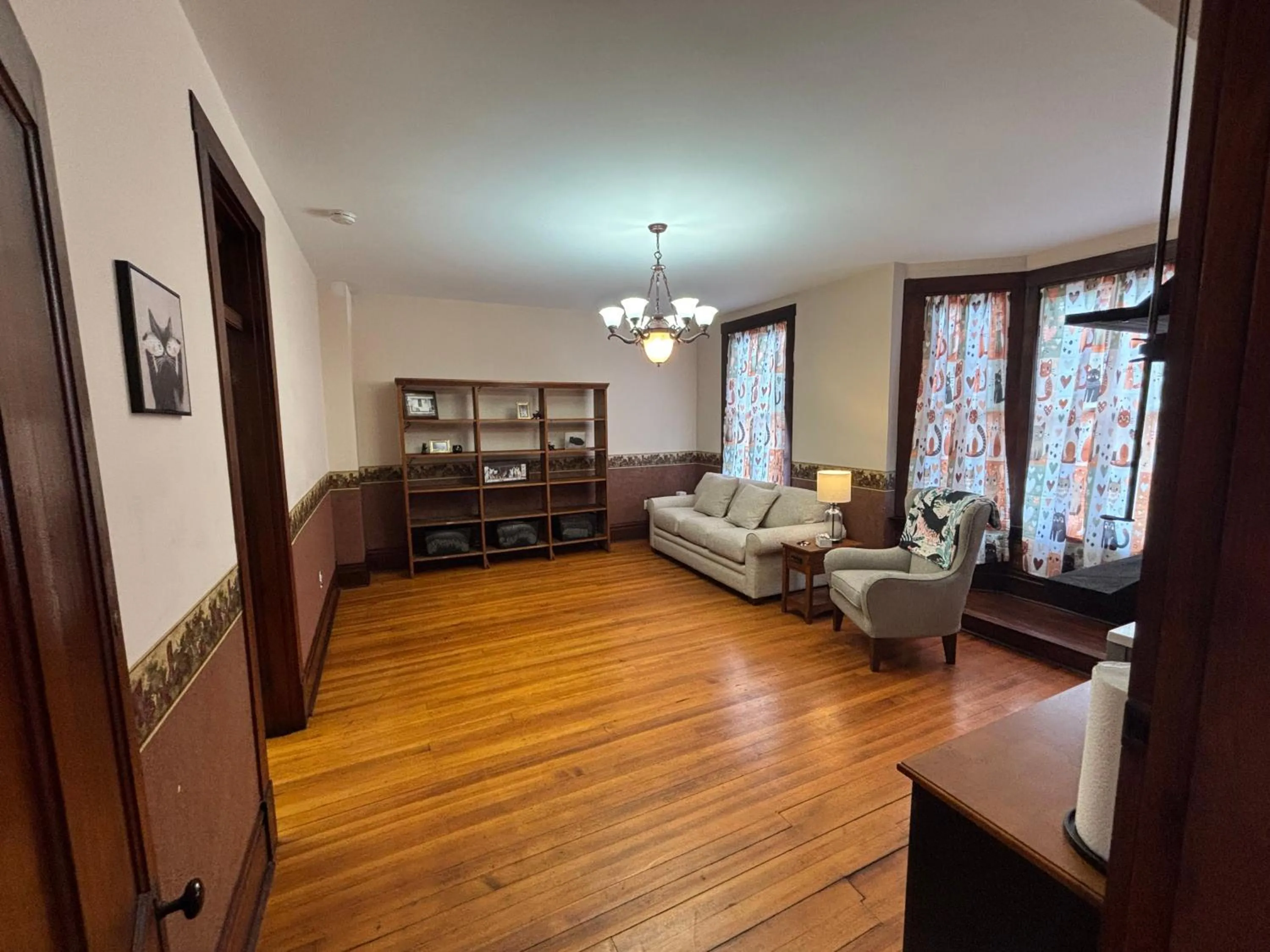 Living room, Bed in Hermann Crown Suites