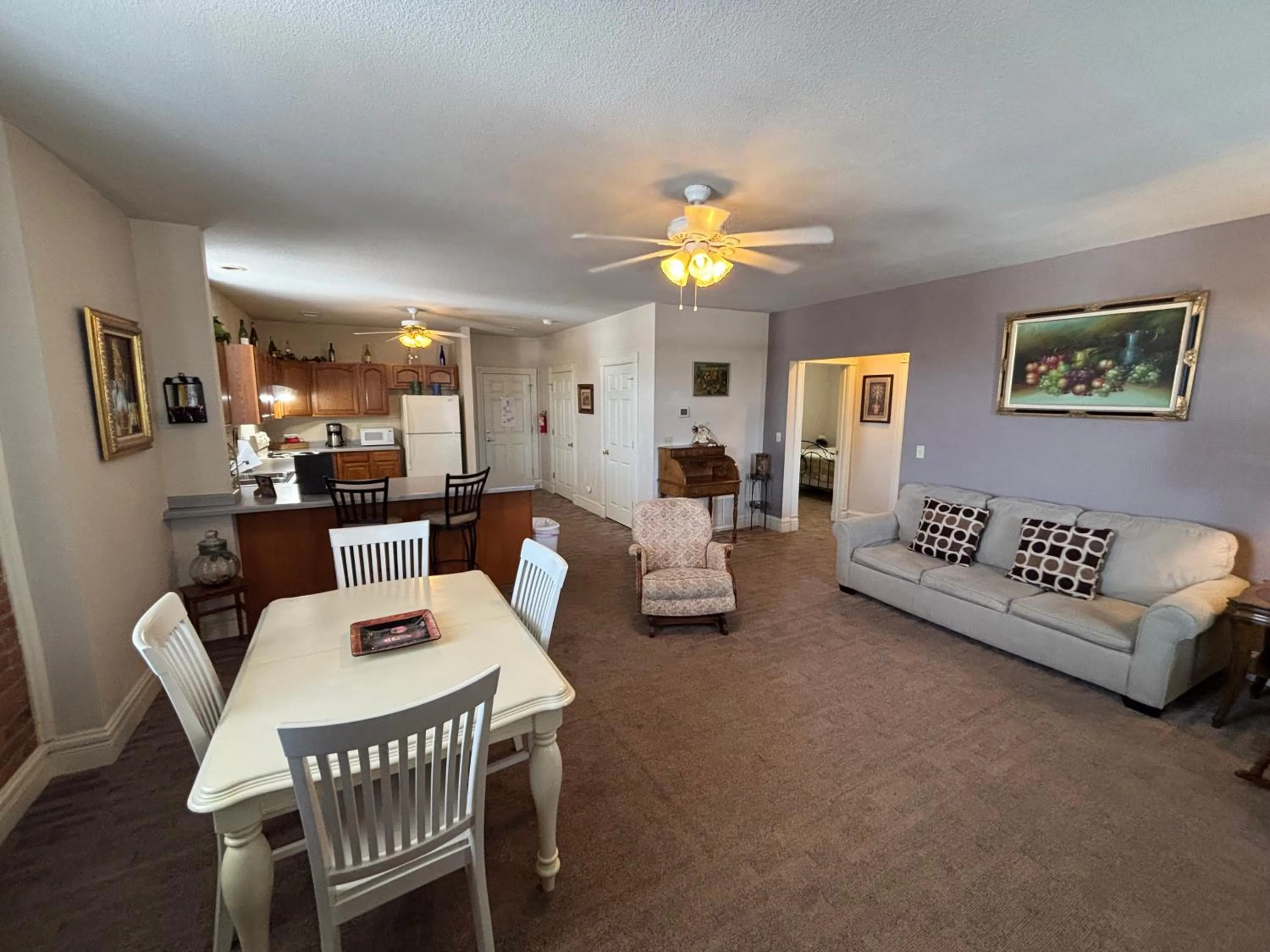 Kitchen or kitchenette in Hermann Crown Suites